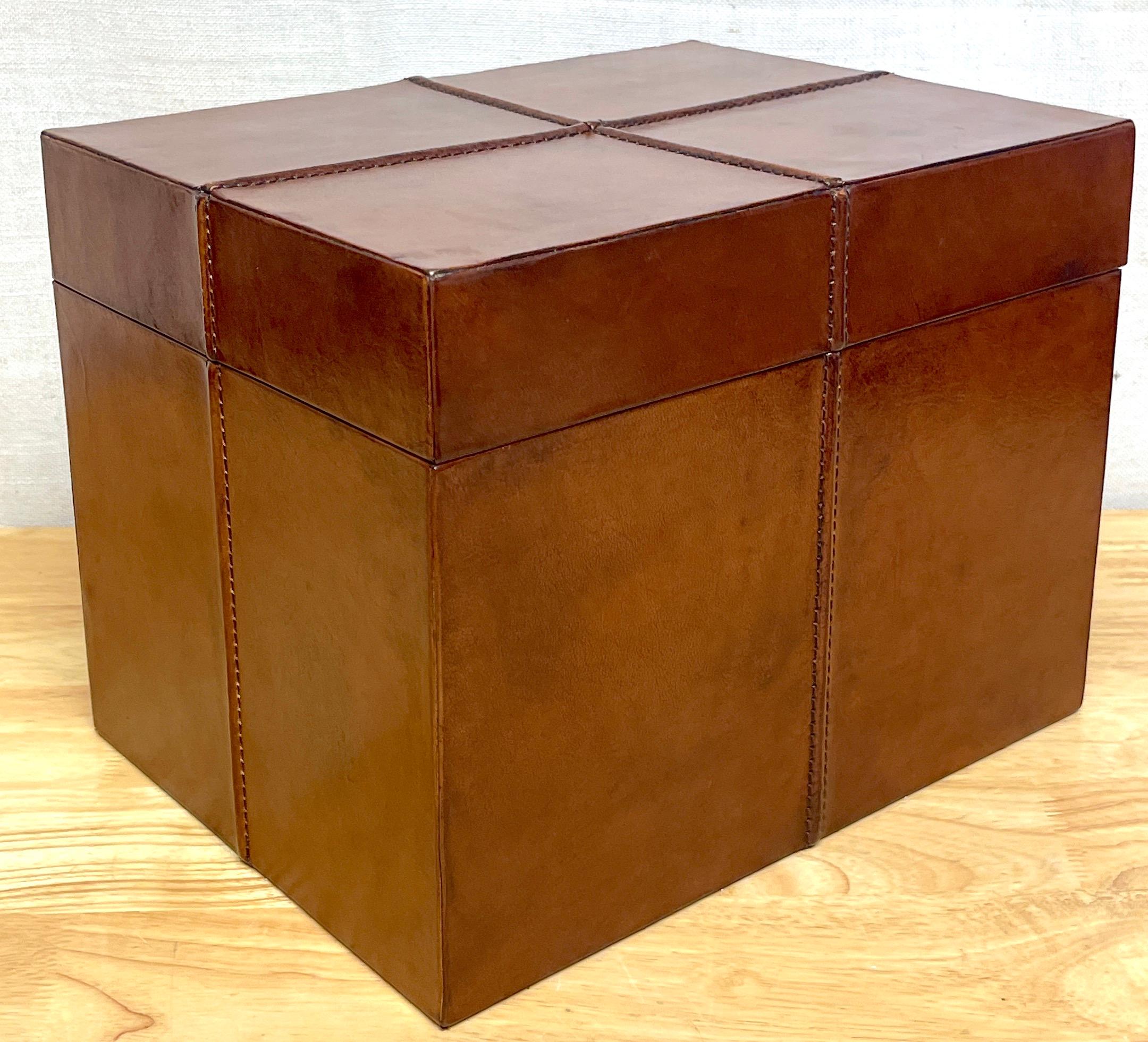 Cuir Boîte de table rectangulaire française moderne en cuir cousu en vente