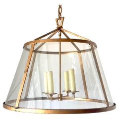 Colgante con paneles de metal dorado y cristal curvado de estilo moderno francés de Adnet