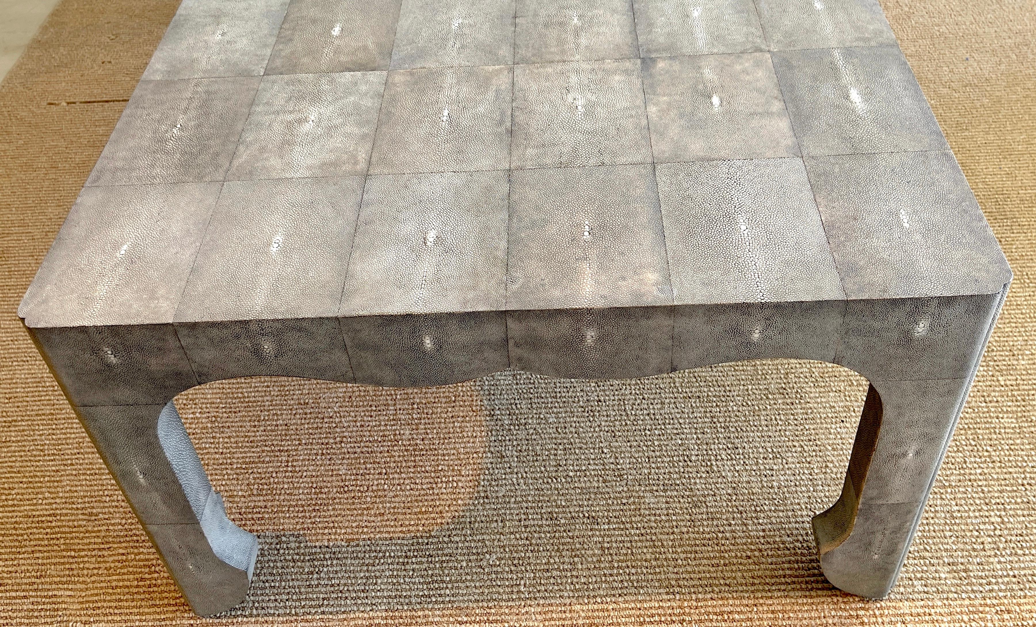Mesa de centro gris de estilo moderno francés Siglo XXI y contemporáneo en venta