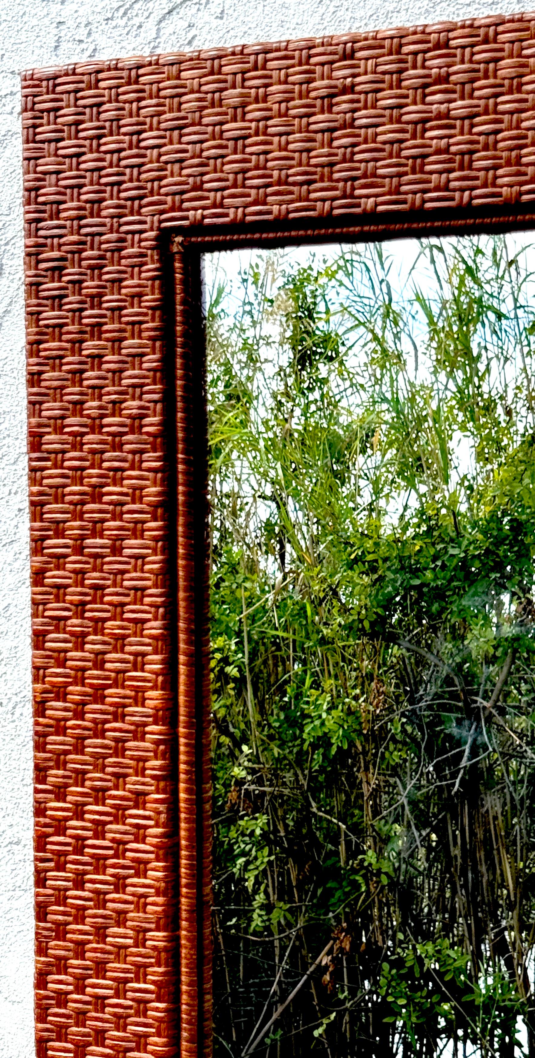 Mordenzato Specchio rettangolare da terra o a figura intera in rattan intrecciato in stile moderno francese in vendita