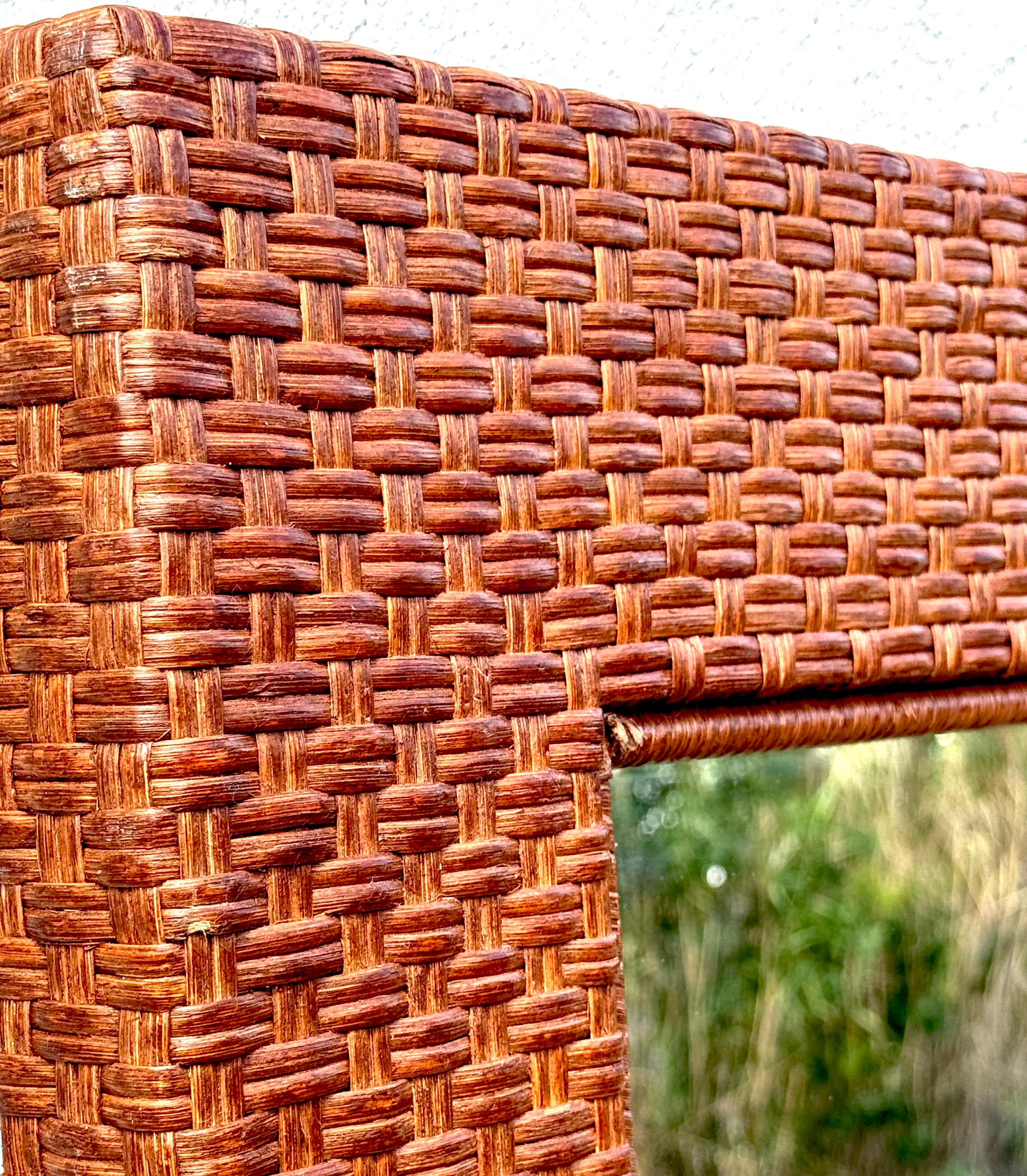 XX secolo Specchio rettangolare da terra o a figura intera in rattan intrecciato in stile moderno francese in vendita