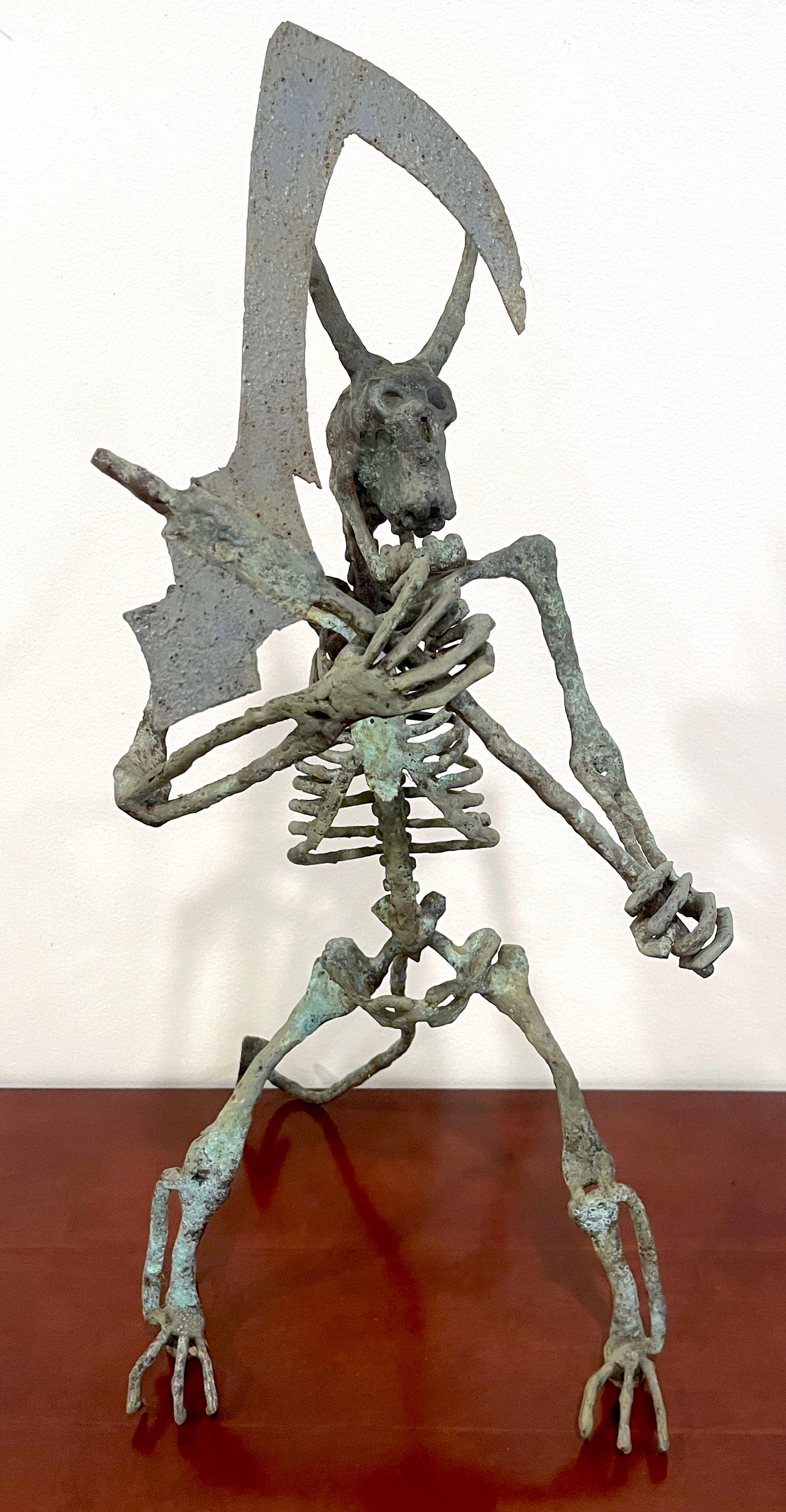 Scultura moderna francese in bronzo Verdigris raffigurante un'allegoria della morte / Tristo Mietitore
Acquistato in Francia, fine del XX secolo

 Un'opera bella, grande e impressionante. Questa allegoria ben realizzata del 
Il Tristo Mietitore,