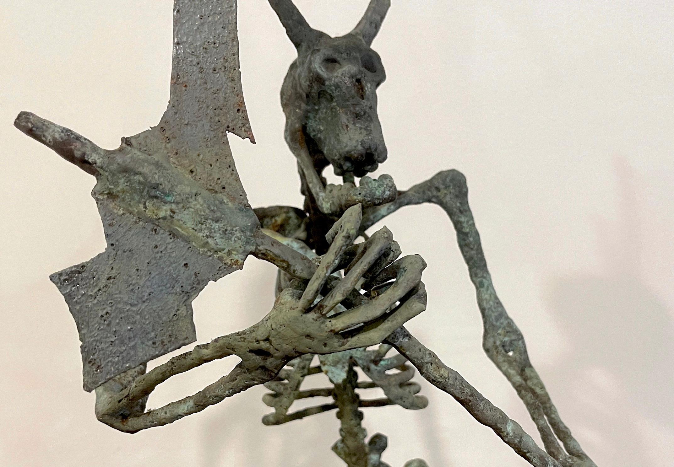 Patinato Scultura moderna francese in bronzo Verdigris raffigurante un'allegoria della morte / Tristo Mietitore in vendita