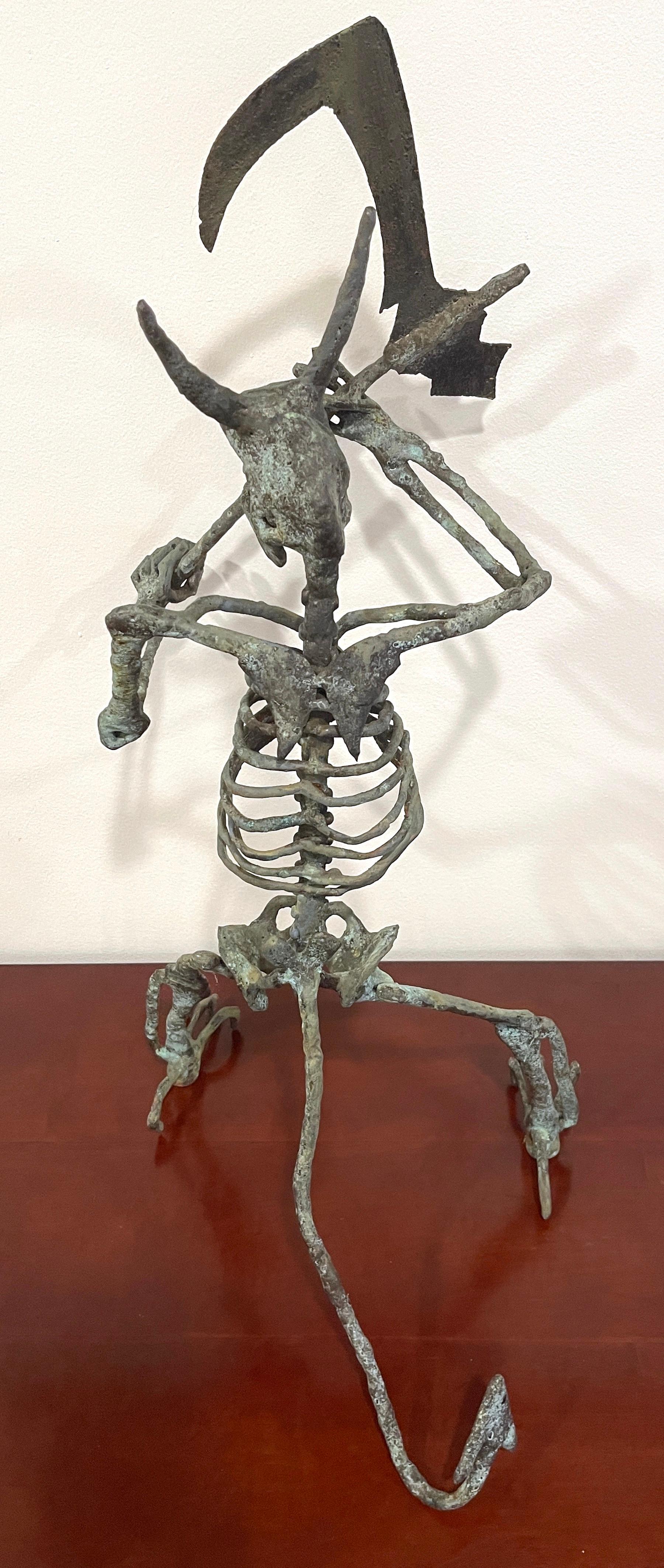 Scultura moderna francese in bronzo Verdigris raffigurante un'allegoria della morte / Tristo Mietitore in vendita 3