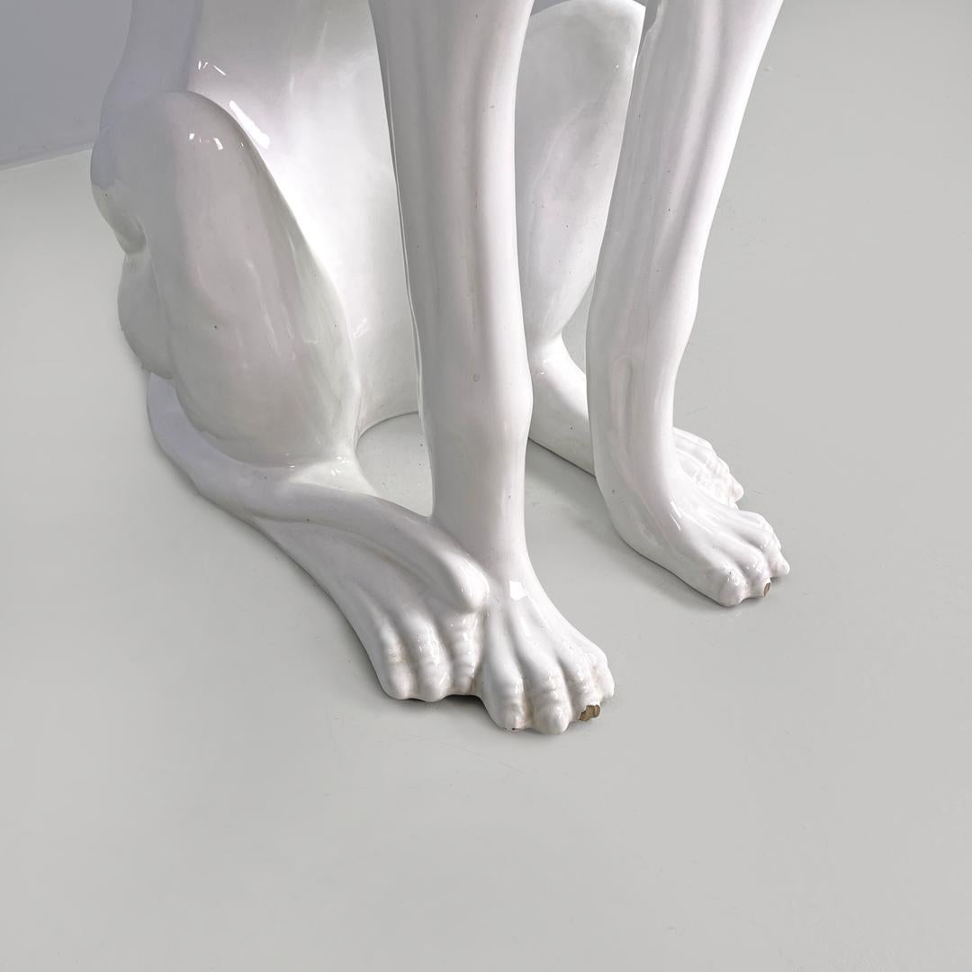 Escultura moderna francesa de perro galgo de cerámica blanca de Roche Bobois, años 80 en venta 10