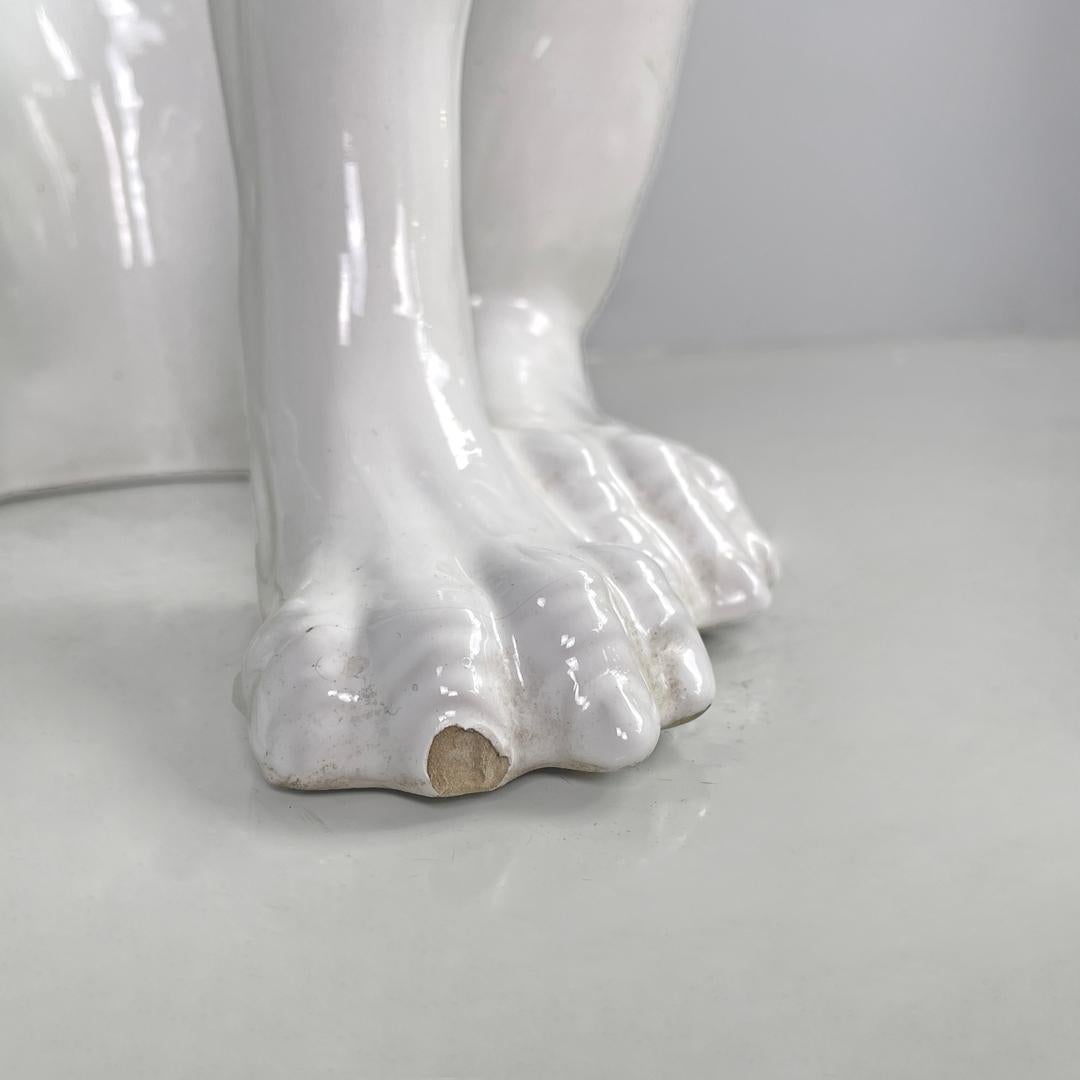 Escultura moderna francesa de perro galgo de cerámica blanca de Roche Bobois, años 80 en venta 11