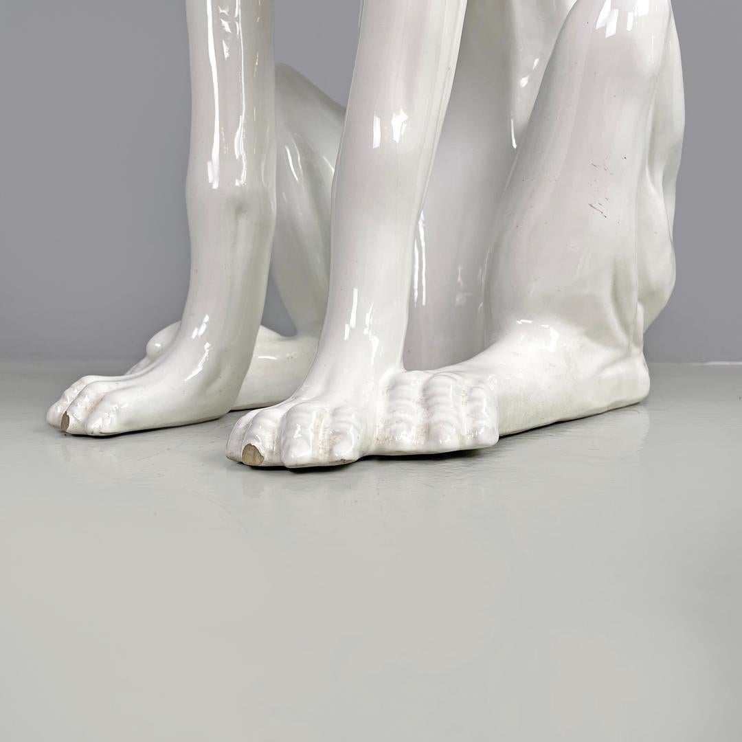 Escultura moderna francesa de perro galgo de cerámica blanca de Roche Bobois, años 80 en venta 12