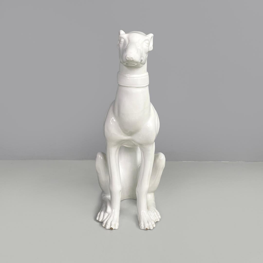 Escultura moderna francesa de perro galgo de cerámica blanca de Roche Bobois, años 80 Francés en venta