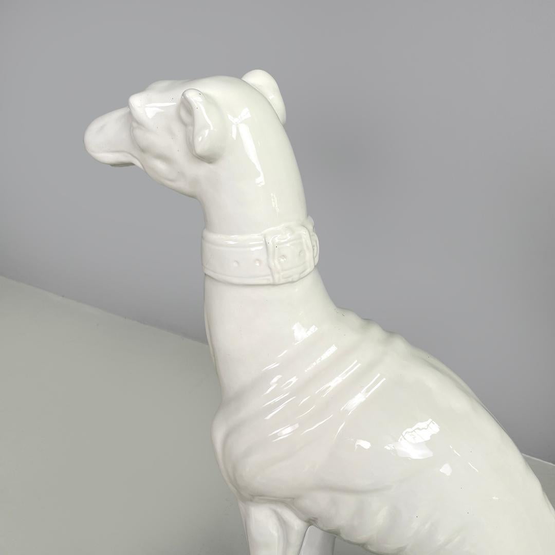 Escultura moderna francesa de perro galgo de cerámica blanca de Roche Bobois, años 80 en venta 1