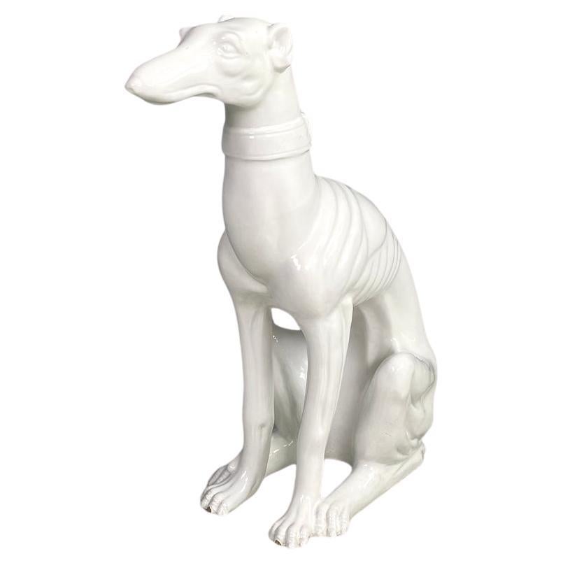 Französische moderne weiße Keramikskulptur eines Windhundes von Roche Bobois, 1980er Jahre