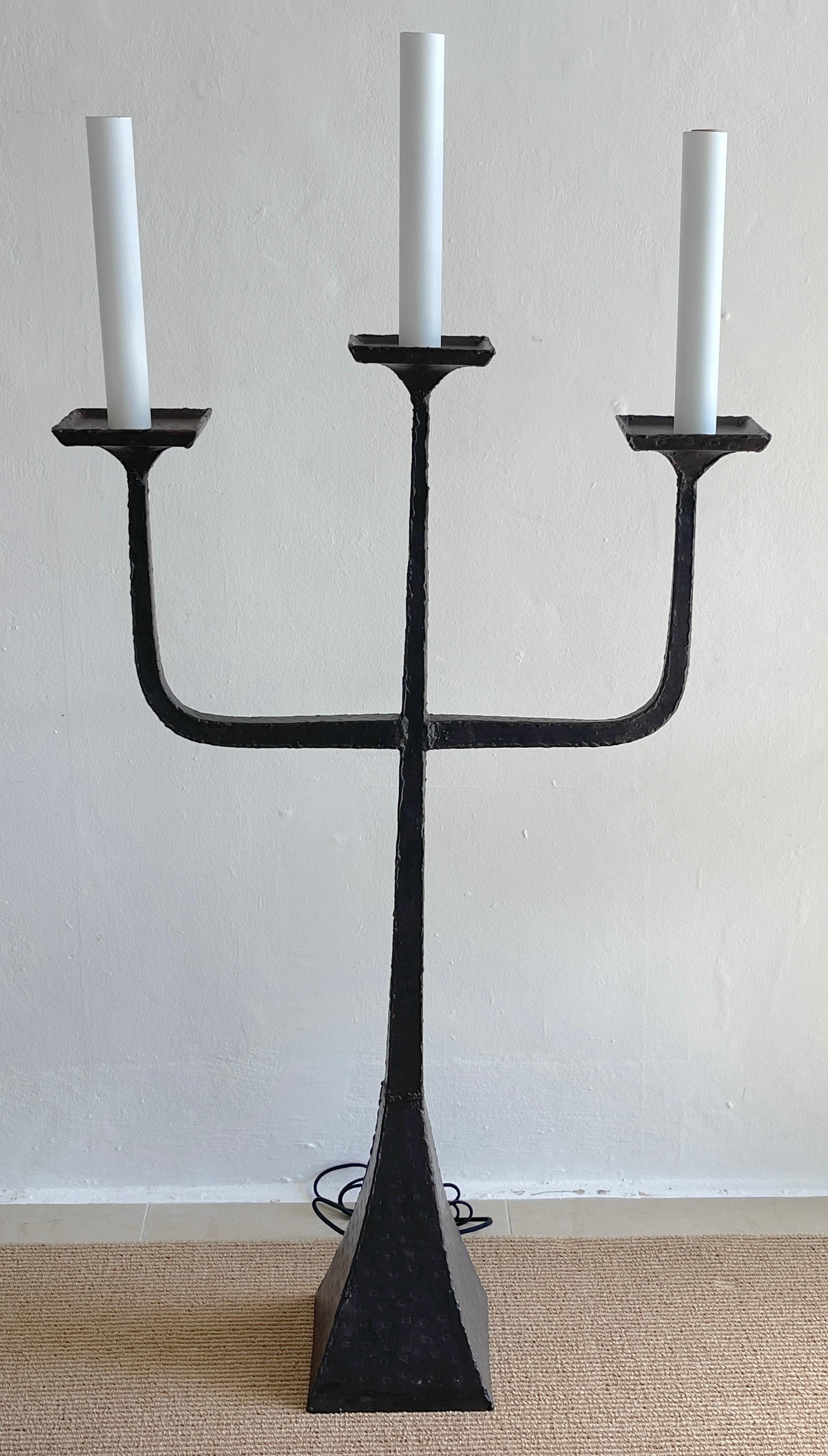 French modern wrought iron three light candelabra floor lamp, Of substantial size and scale, Beautifully made, fitted with three 2.75