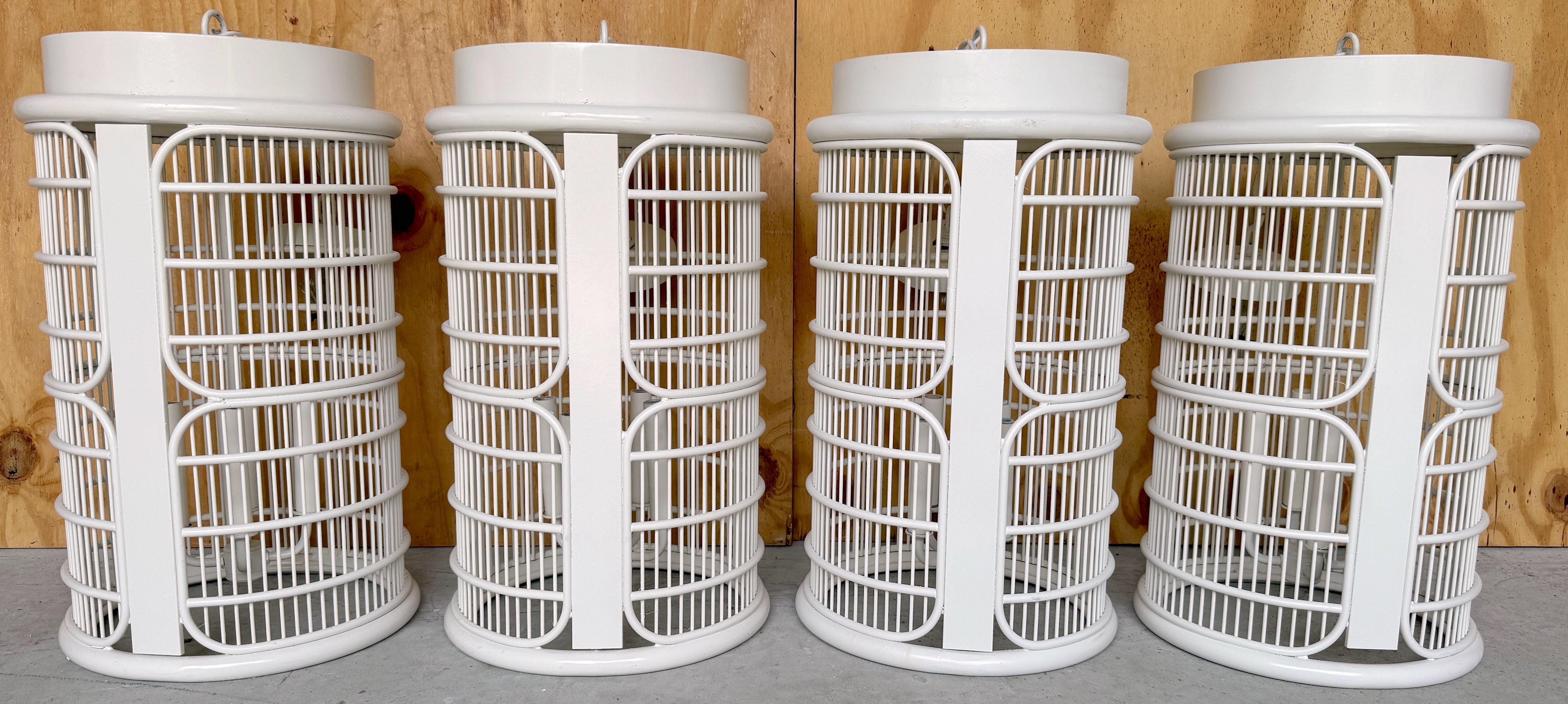 Moderne Lanterne moderne française en fer forgé blanc, vendue individuellement, 4 disponibles en vente