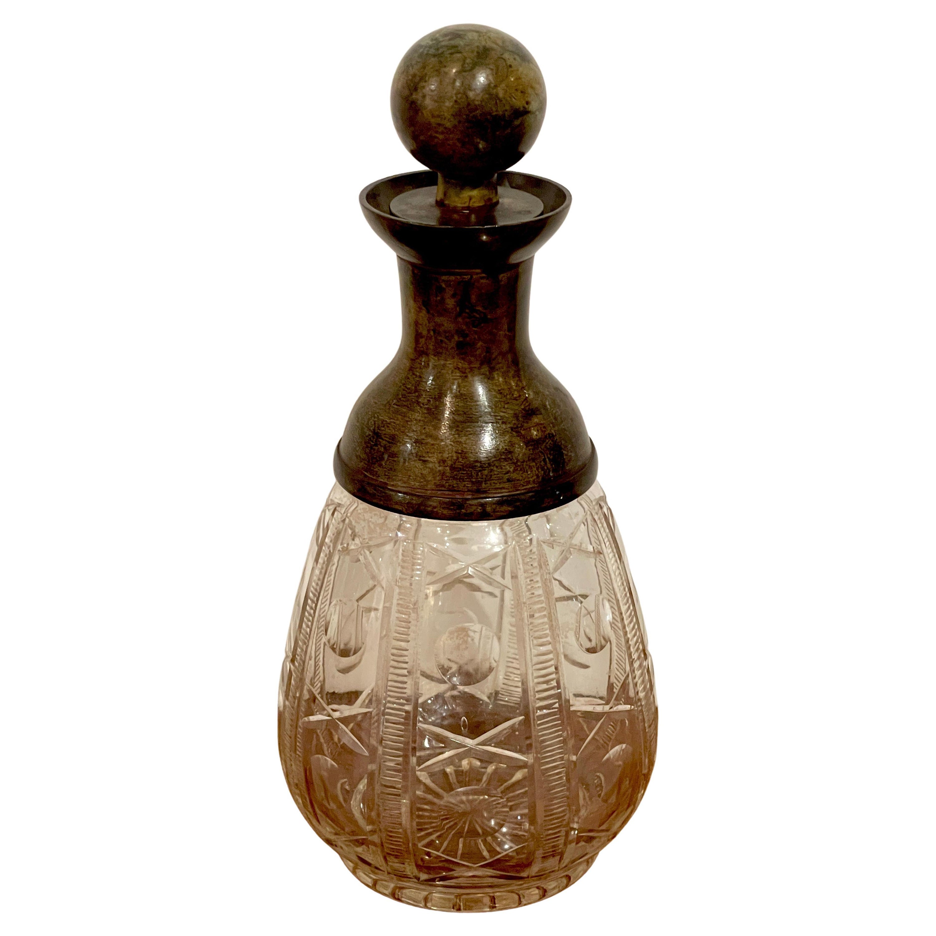 Französischer moderner Dekanter „X&O“ aus geschliffenem Glas und patinierter Bronze, kleiner im Angebot