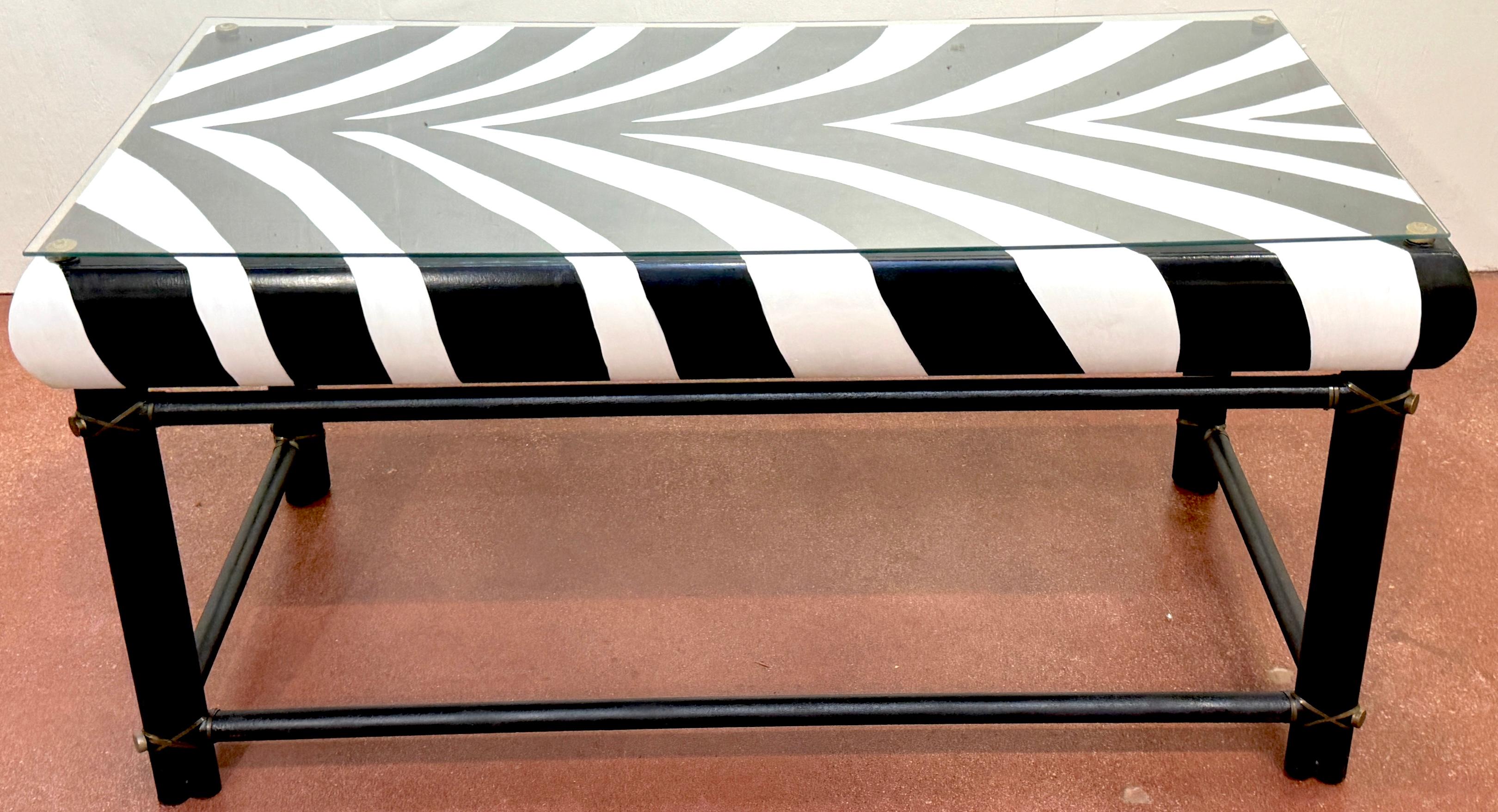 Francese Scrivania direzionale moderna francese in ferro e ottone laccato Zebra e sedia a braccio Curule in vendita