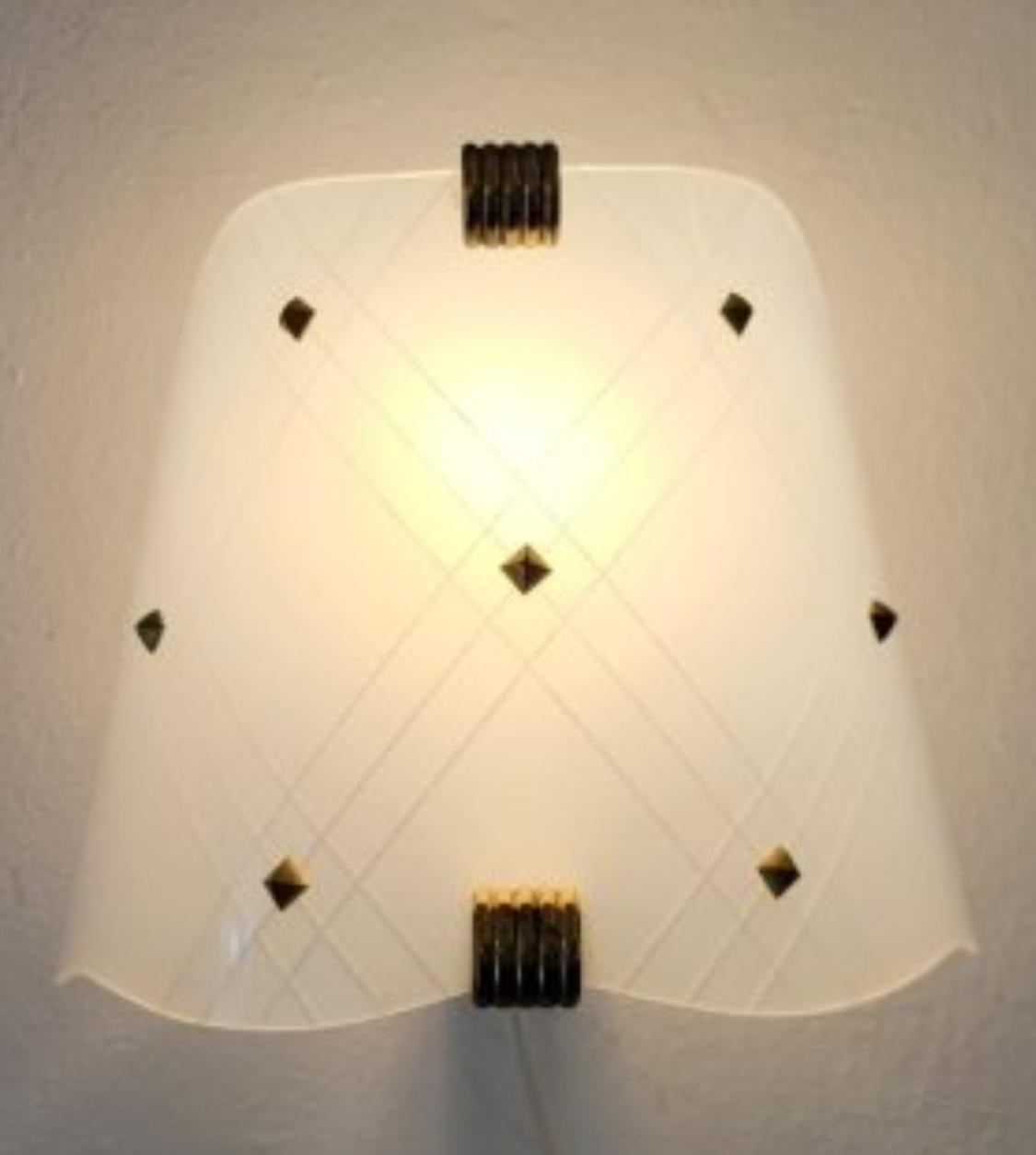 Pair French Moderne Plexi Sconces (4 x) For Sale 6