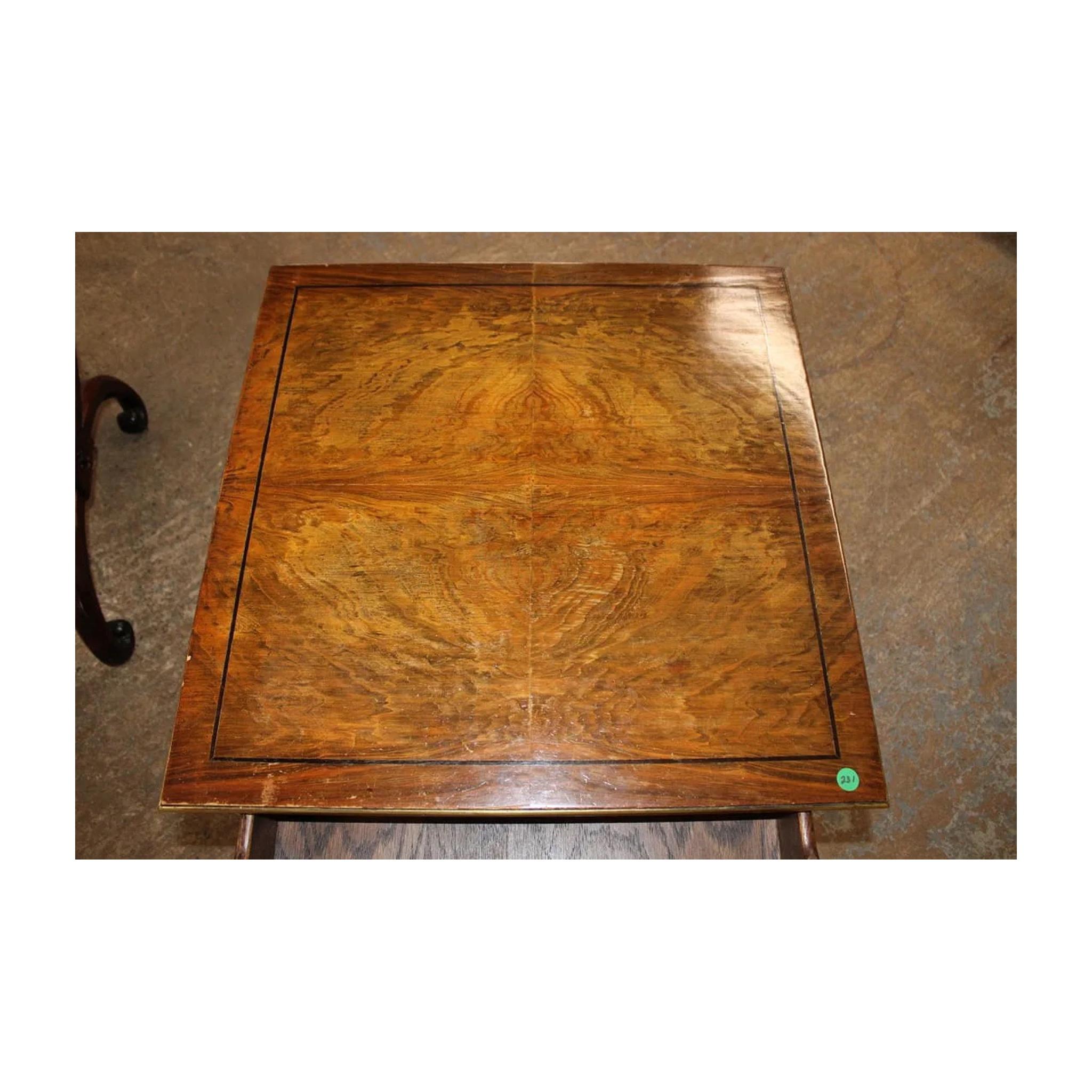 Français Table d'appoint moderne française avec détails en laiton en vente