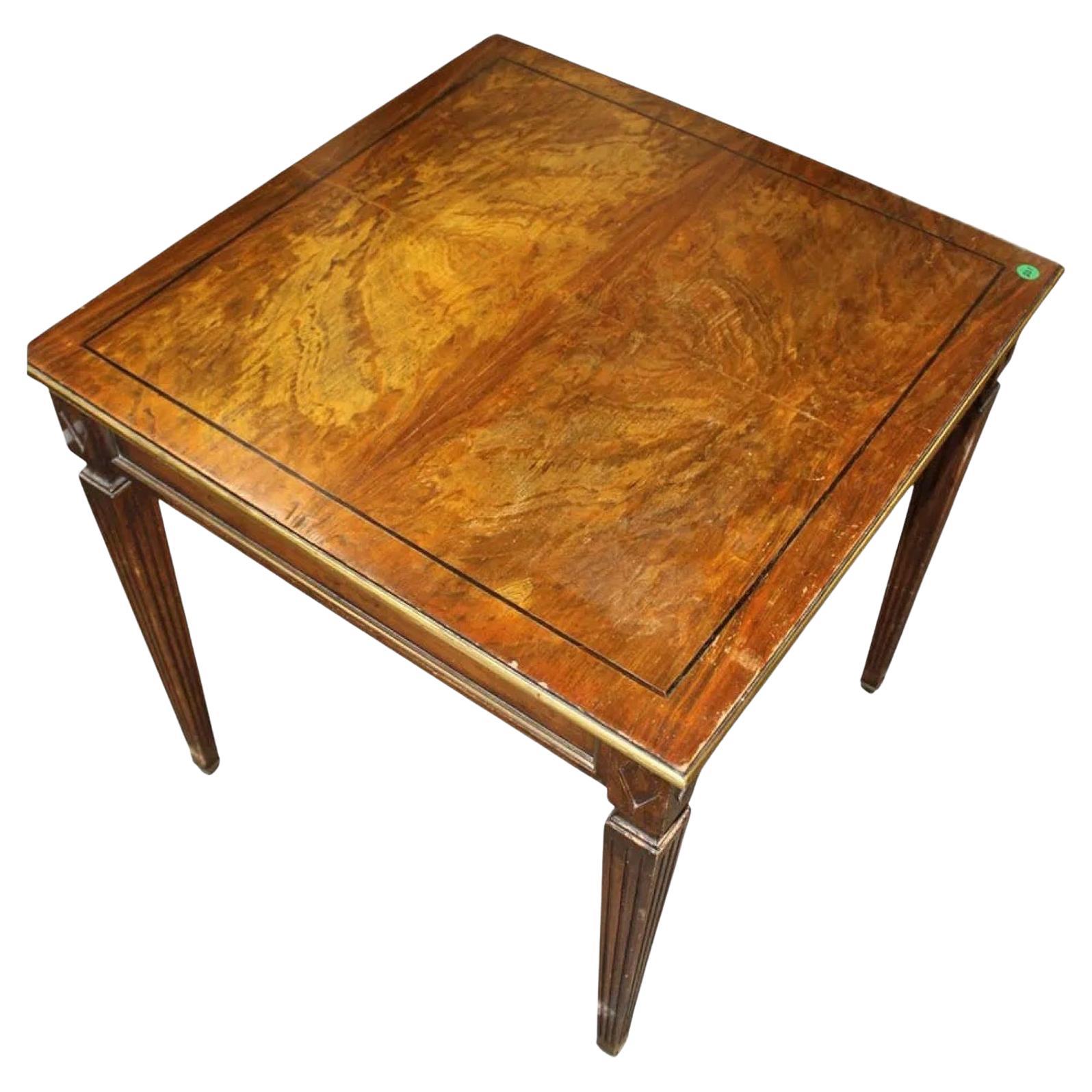 Table d'appoint moderne française avec détails en laiton en vente
