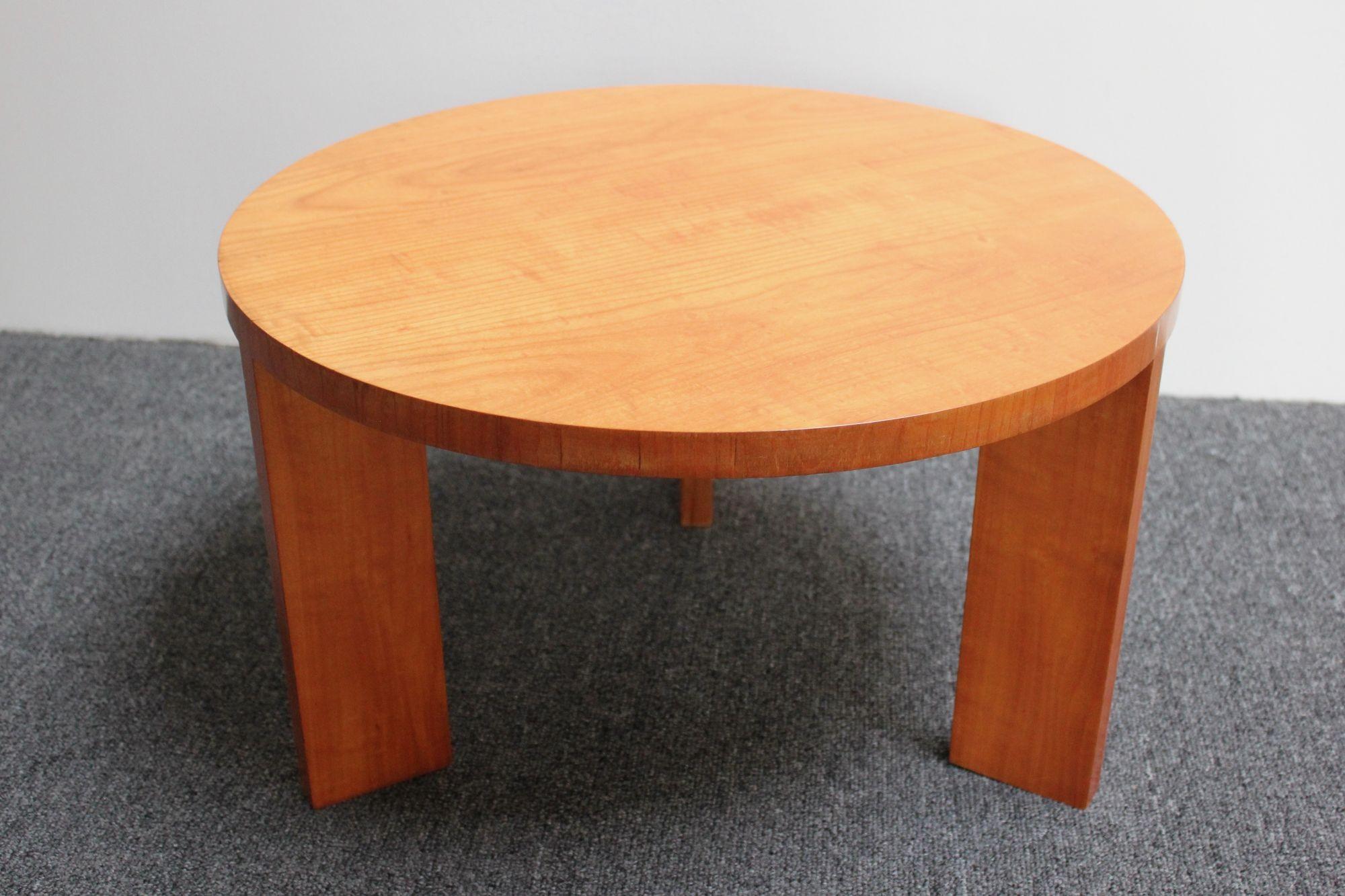 Small, low accent table (table basse) in stained ash with round top supported by three solid rectangular legs designed by Jacques Quinet.
The piece has been polished, not restored, and retains patina/light wear (stain loss to the edge along with a