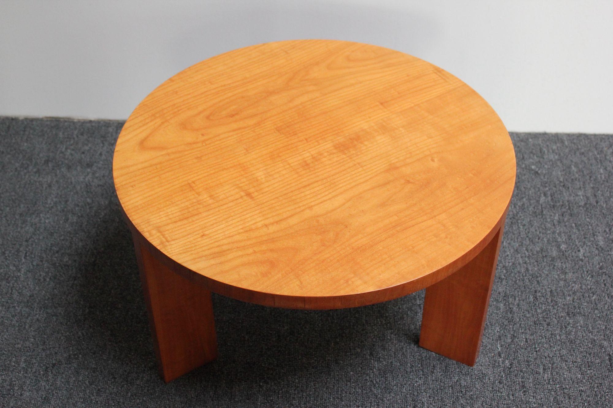 Französischer moderner Tisch „Table Basse“ aus Esche mit niedrigem Akzent von Jacques Quinet (Art déco) im Angebot