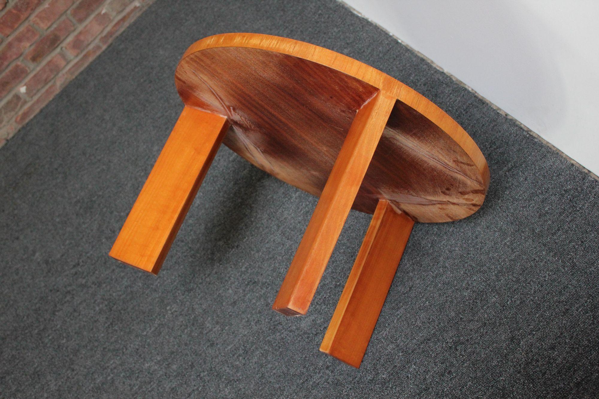 Französischer moderner Tisch „Table Basse“ aus Esche mit niedrigem Akzent von Jacques Quinet (Asche) im Angebot
