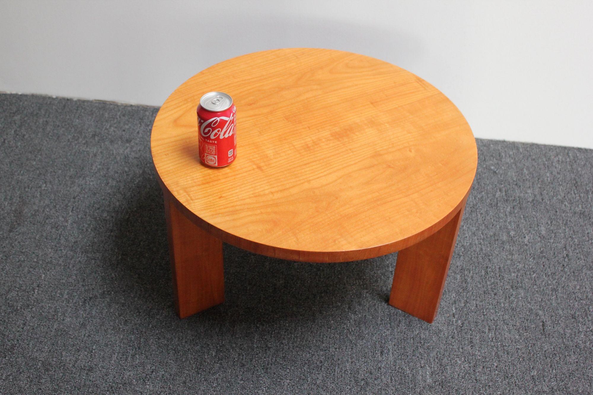 Französischer moderner Tisch „Table Basse“ aus Esche mit niedrigem Akzent von Jacques Quinet im Angebot 1