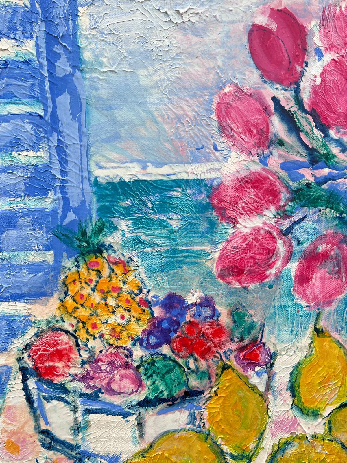 Peinture à l'huile française signée Tulipes et citrons dans une fenêtre ensoleillée Mer Méditerranée - Gris Still-Life Painting par French Modernist