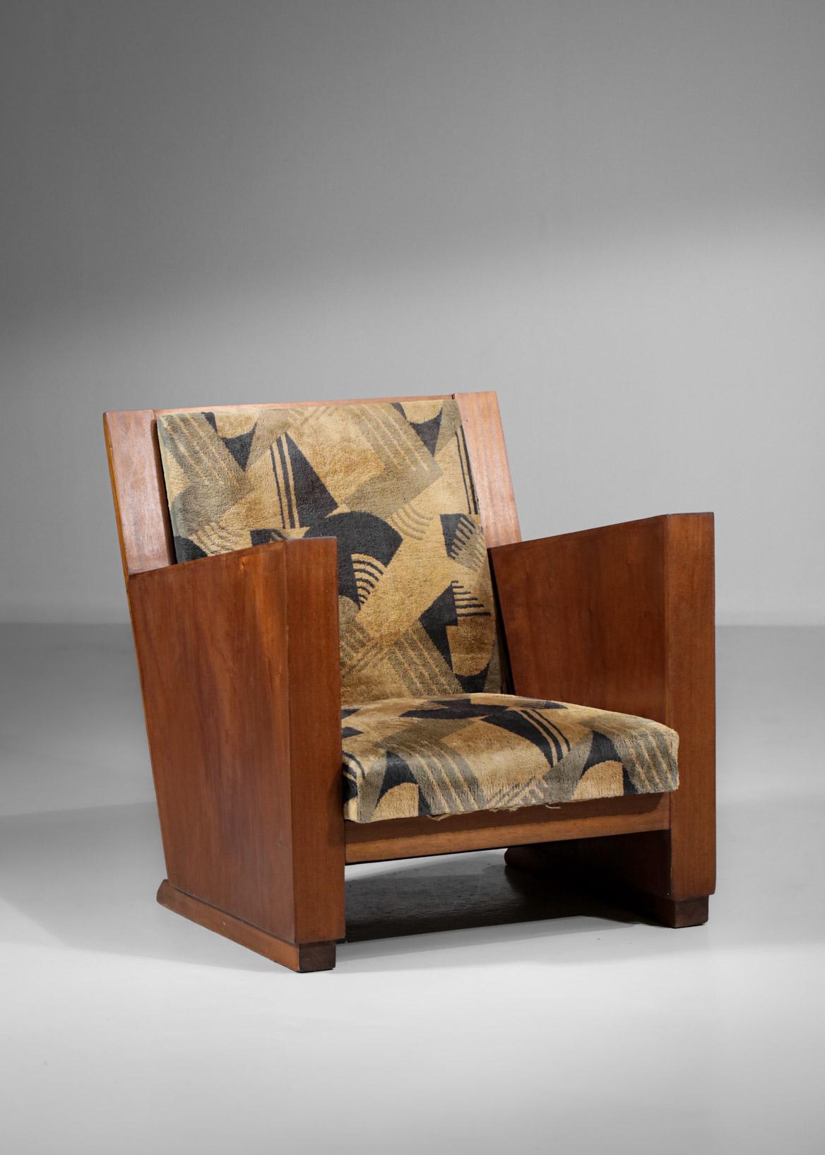 French modernist armchair from the 1930s. Solid wood and veneer structure, original seat and back covered with a very nice velvet with very decorative art deco geometrical patterns, also original (the cushions have been cleaned). Very nice vintage