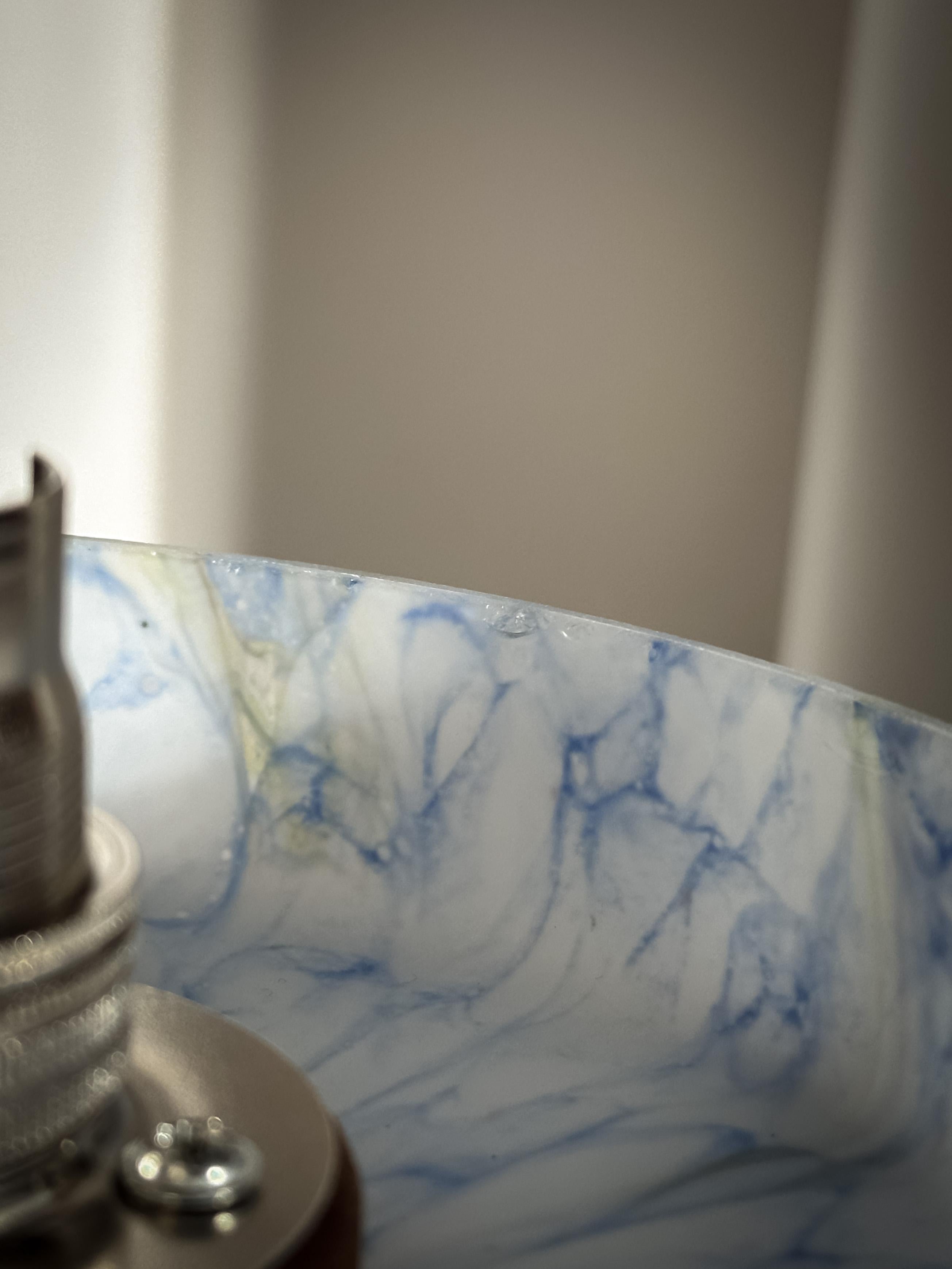 Lampe de table en pâte de verre bleu pastel de style cubiste des années 1920 en vente 3