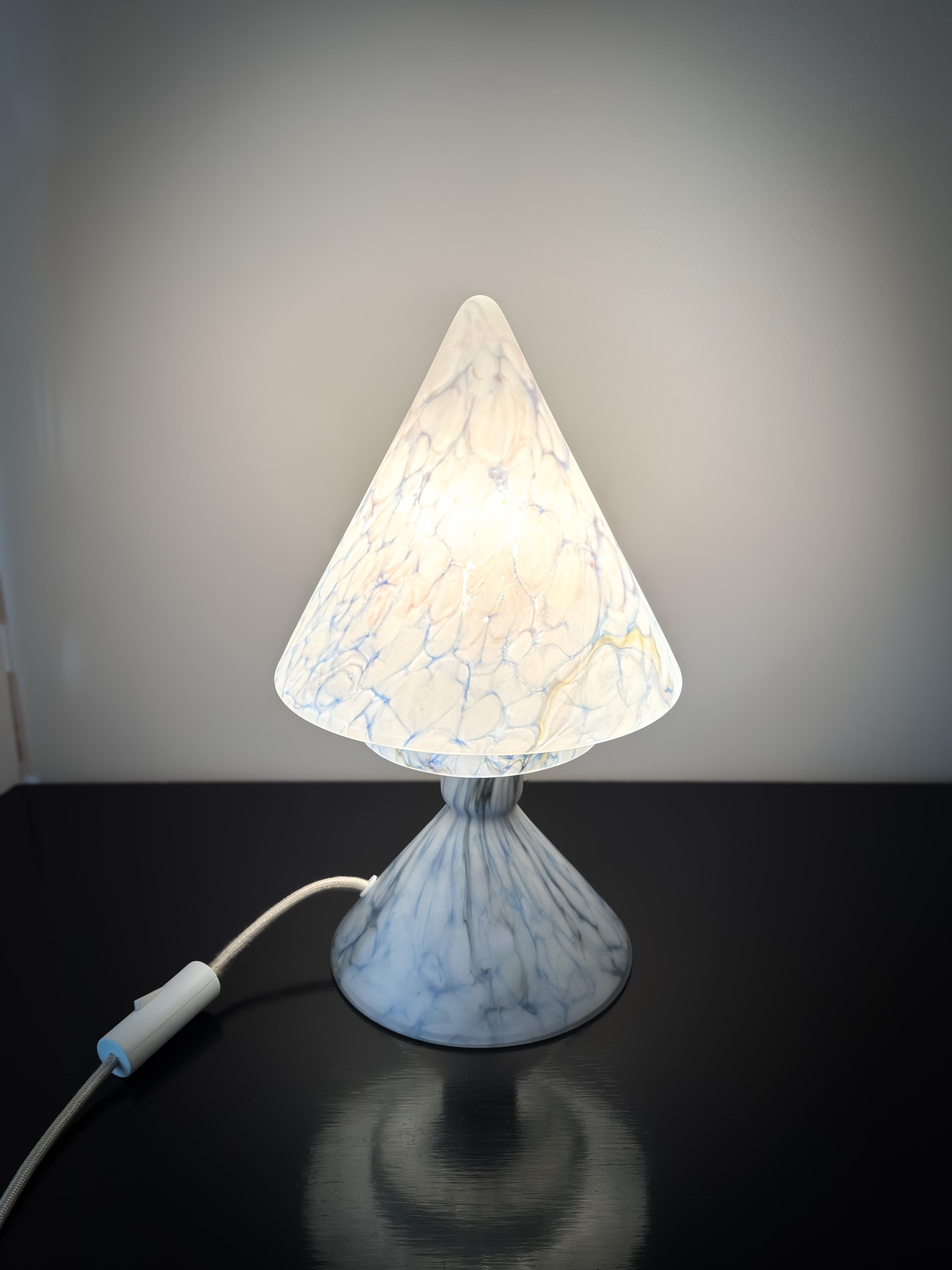 Lampe de table en pâte de verre bleu pastel de style cubiste des années 1920 en vente 4