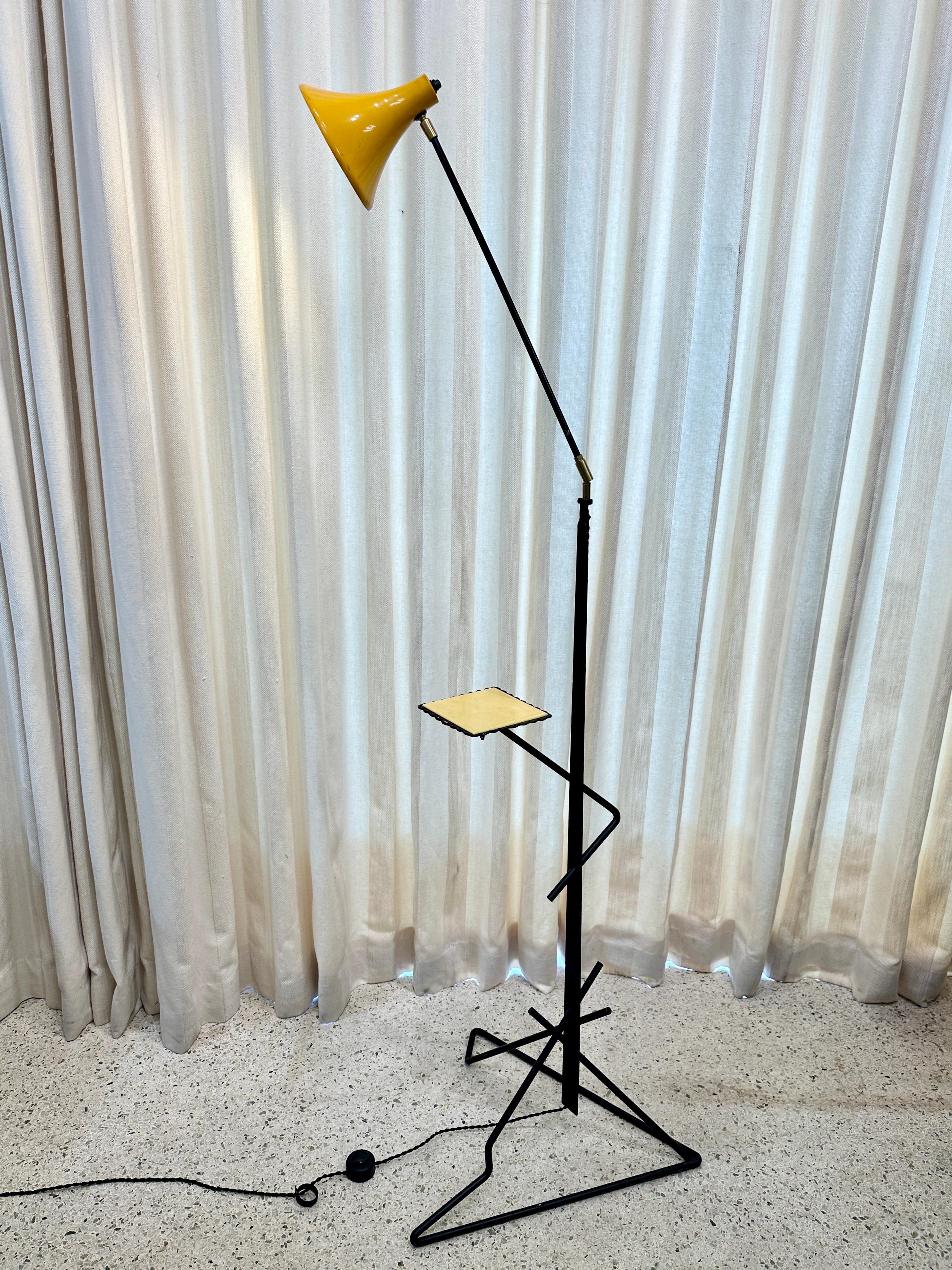Articulation moderniste française  Lampadaire, Circa 1960's Bon état - En vente à North Miami, FL