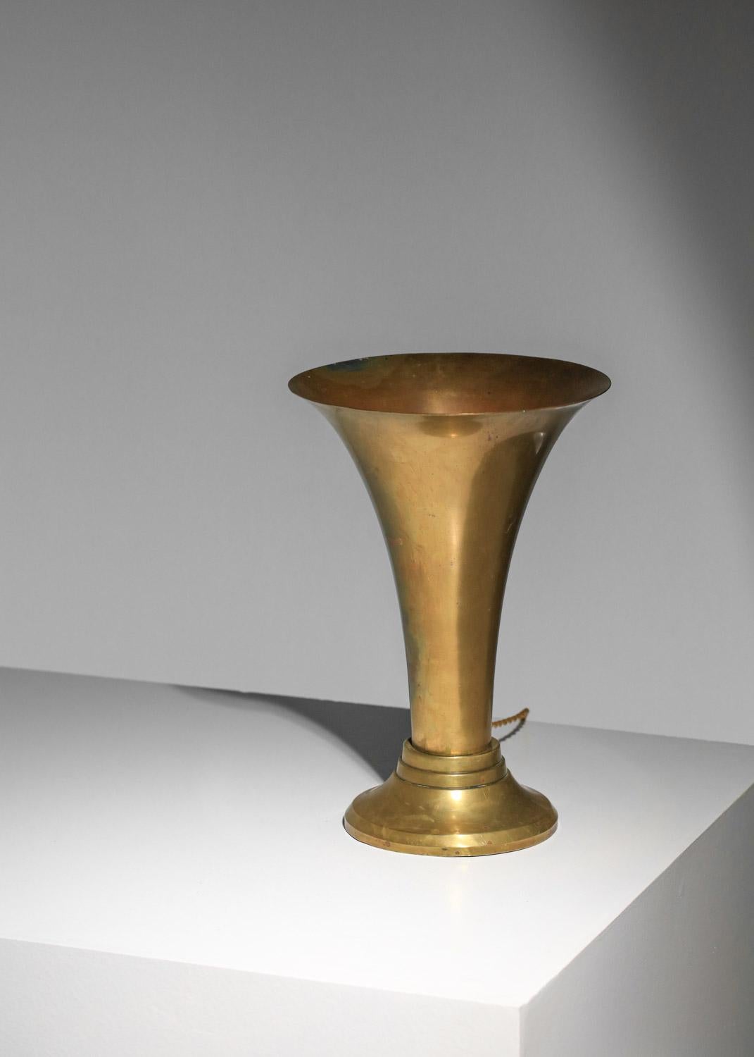 Lámpara modernista francesa de latón de los años 40 art decó mediados del siglo XX en venta