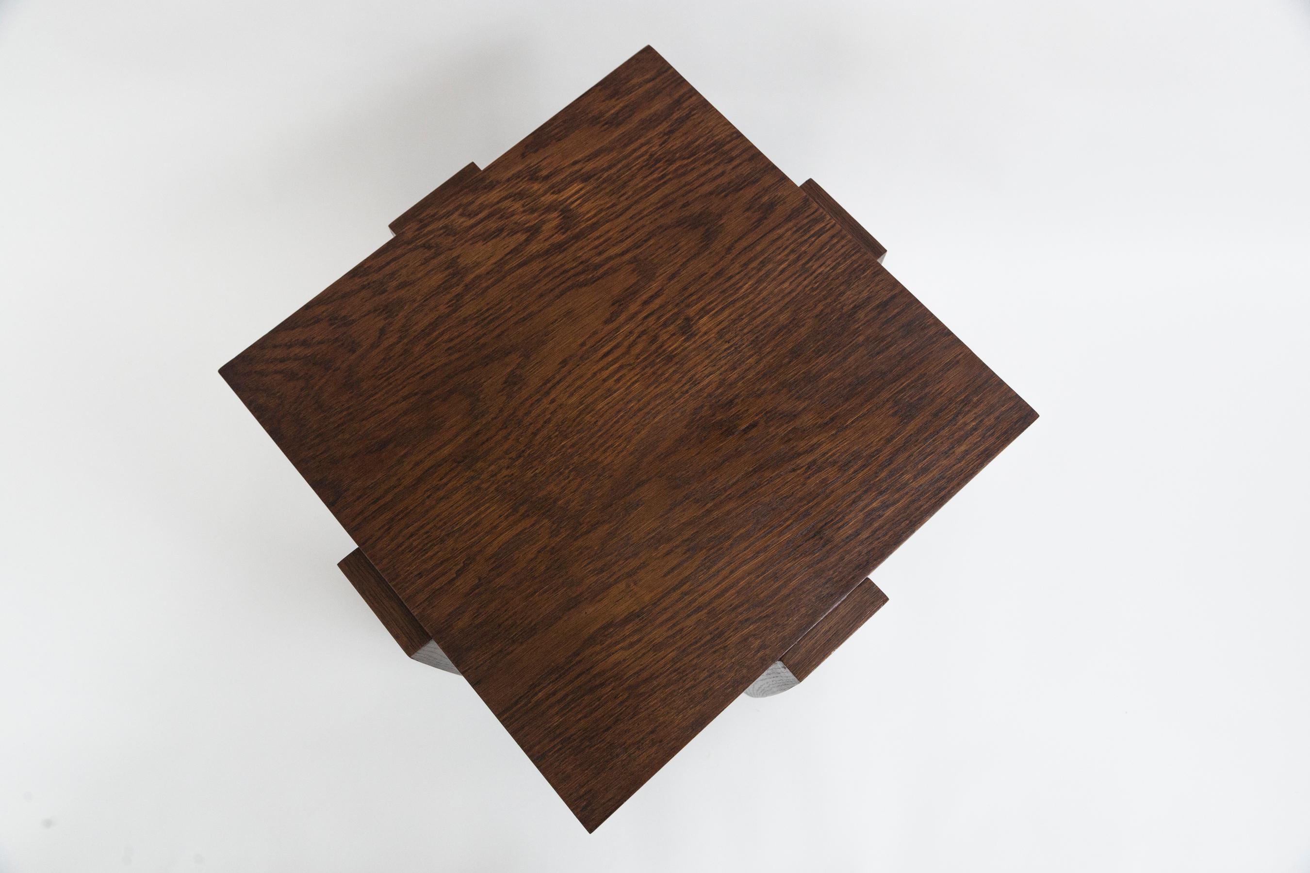 Modernistischer Beistelltisch aus Keramik der französischen Moderne (Eichenholz) im Angebot