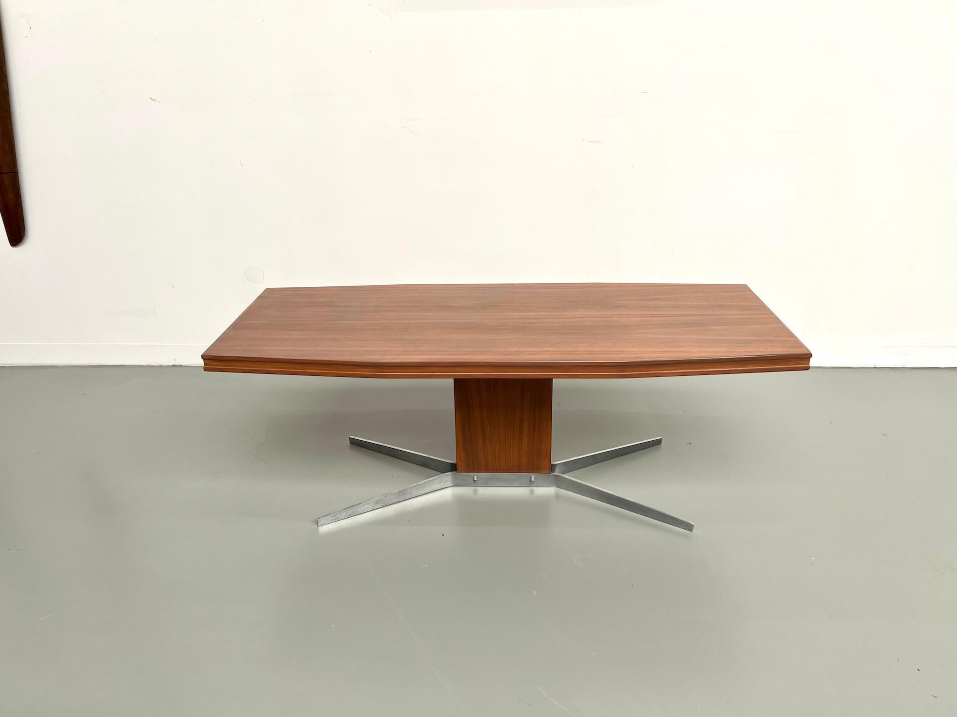 French modernist coffee table, circa 1960 For Sale 4