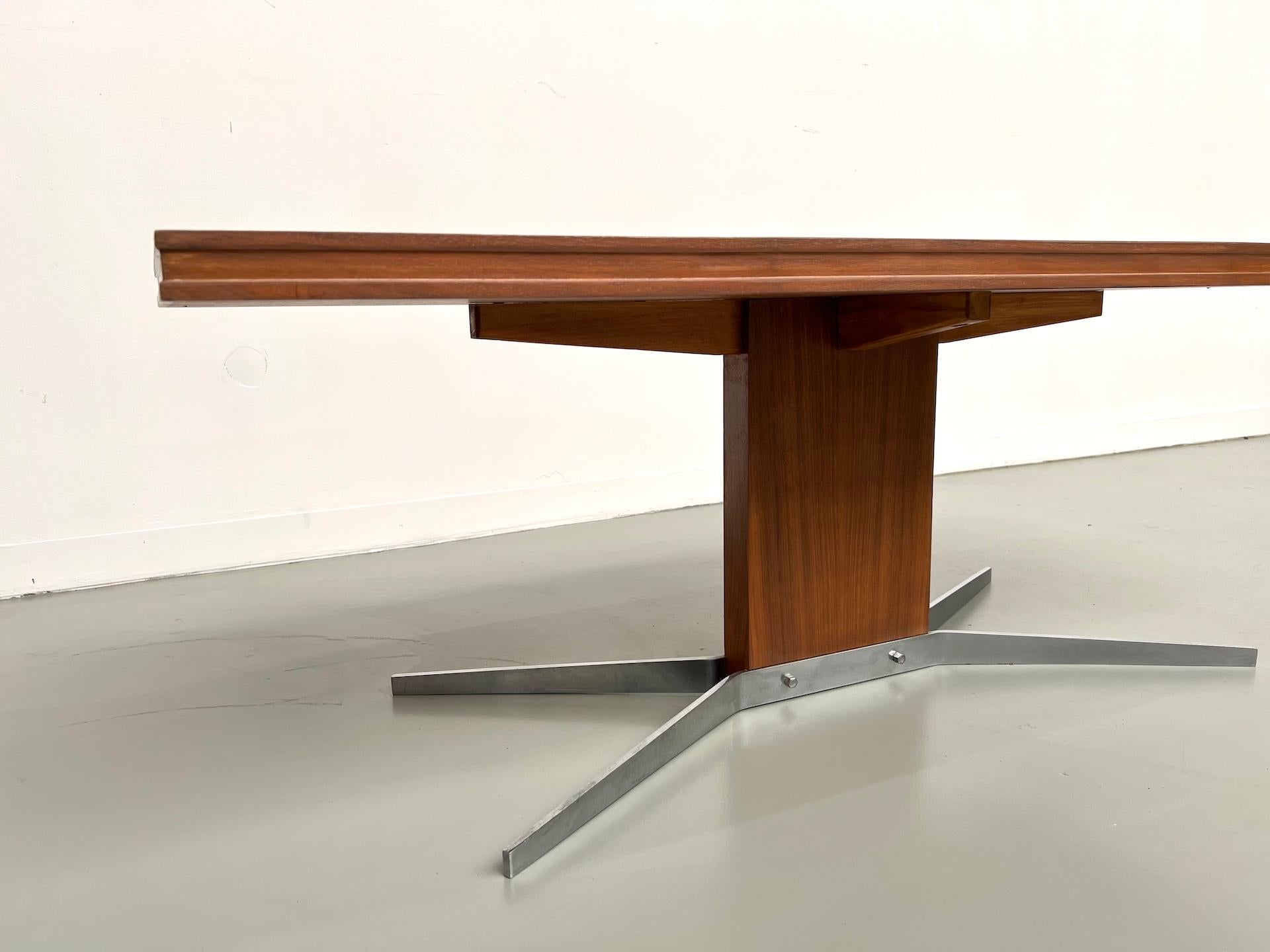French modernist coffee table, circa 1960 In Good Condition For Sale In LYON, FR