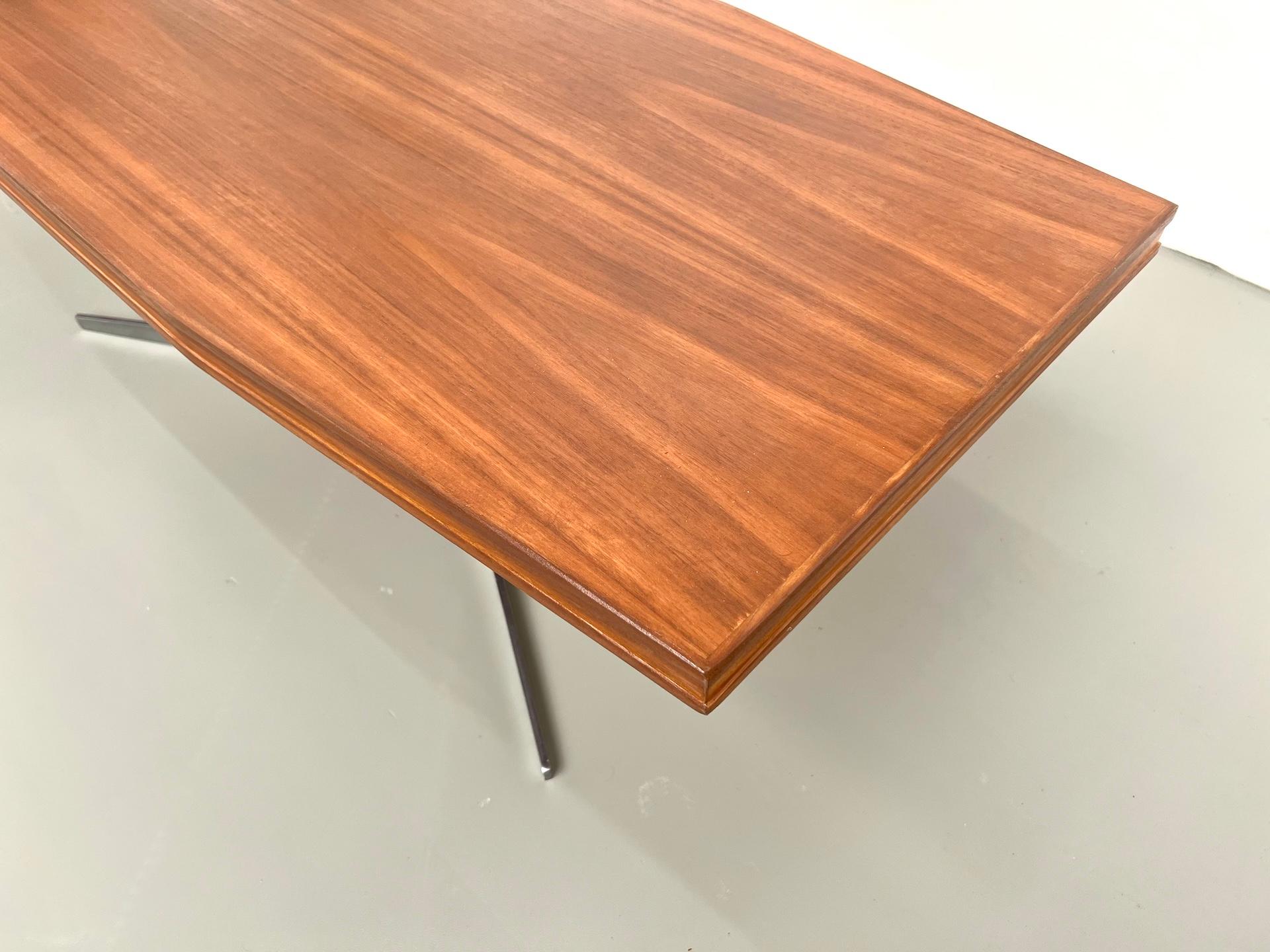 French modernist coffee table, circa 1960 For Sale 2
