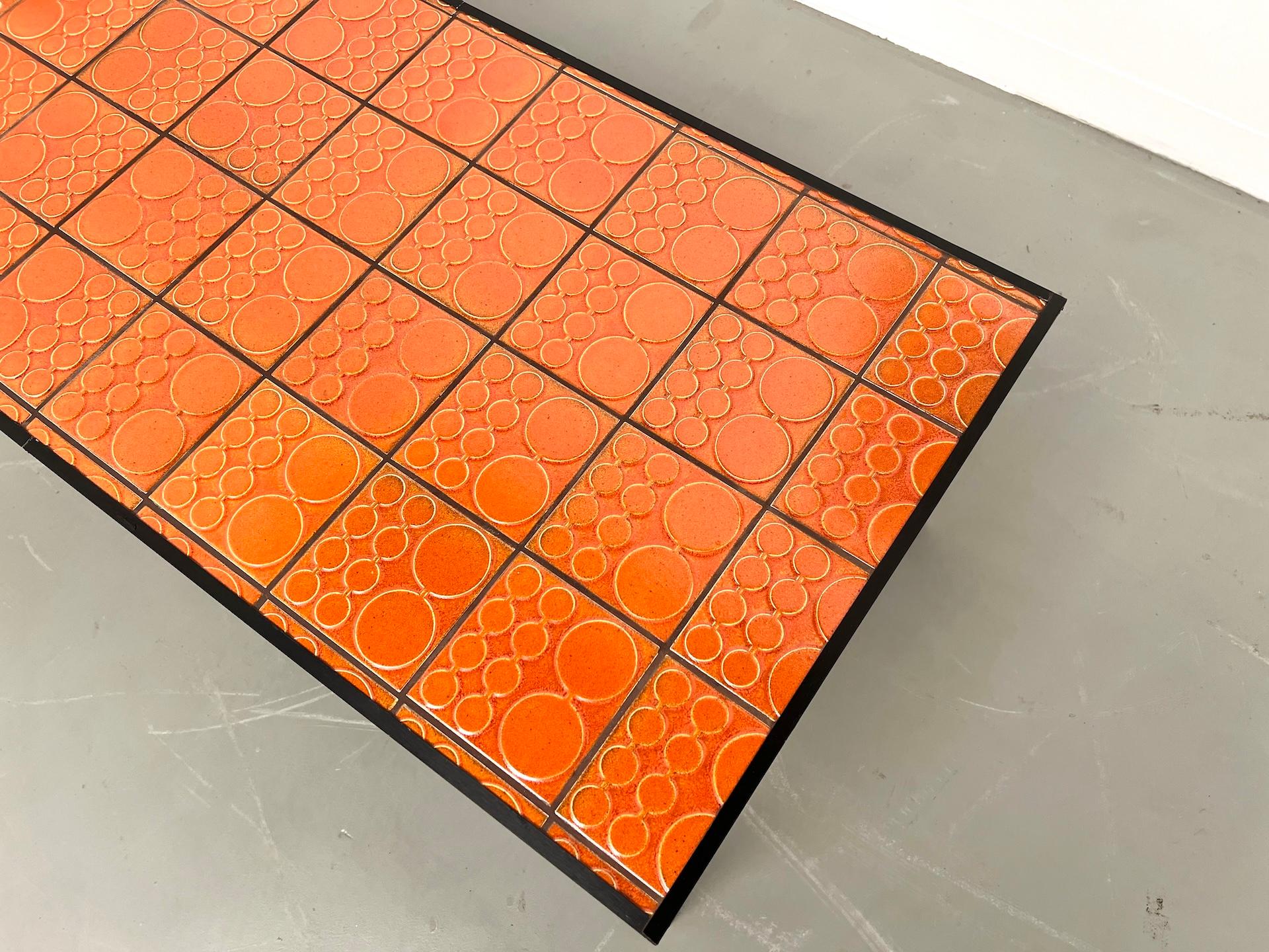 Table basse moderniste française des années 70 en vente 3