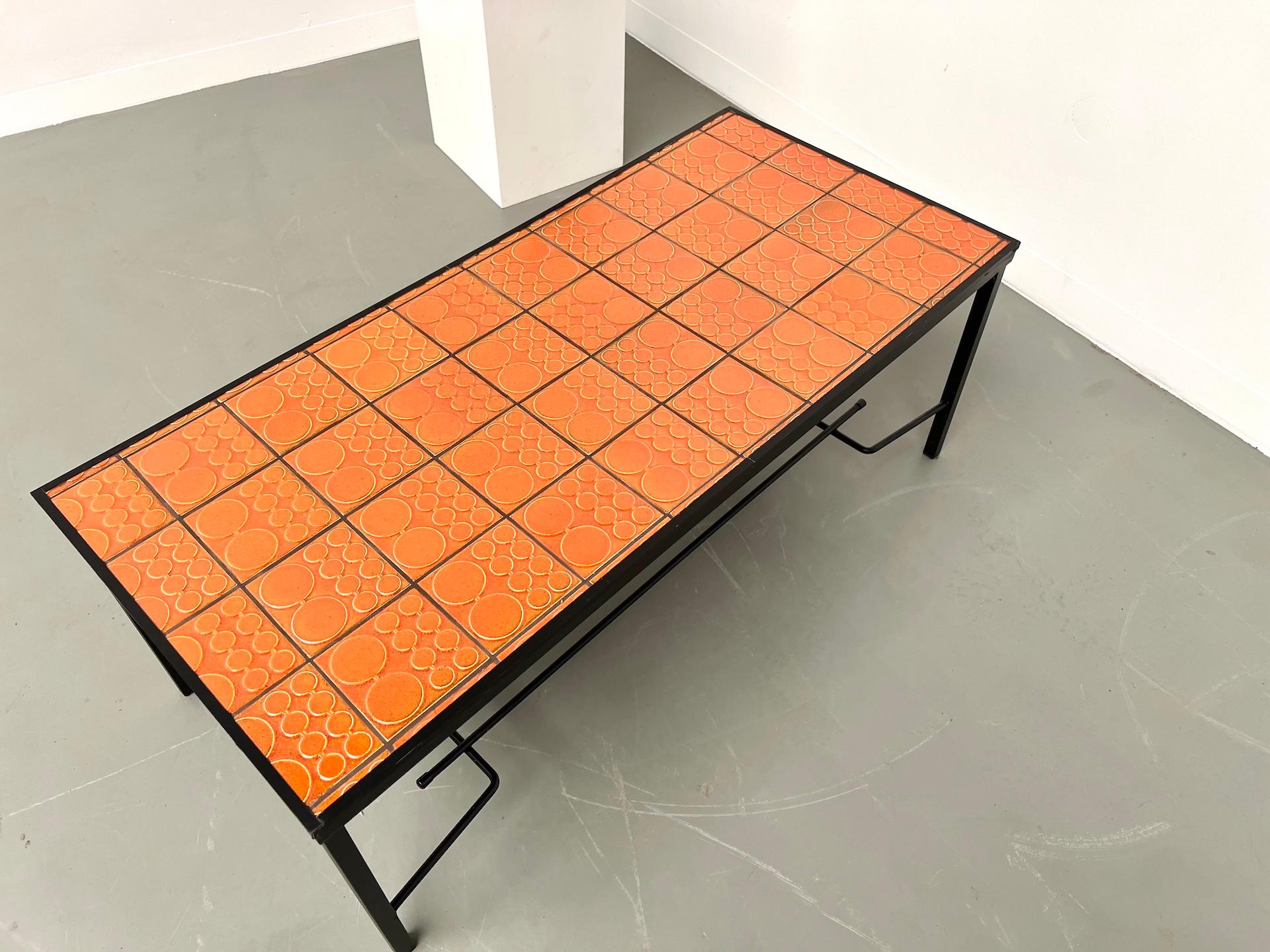 Table basse moderniste française des années 70 en vente 8