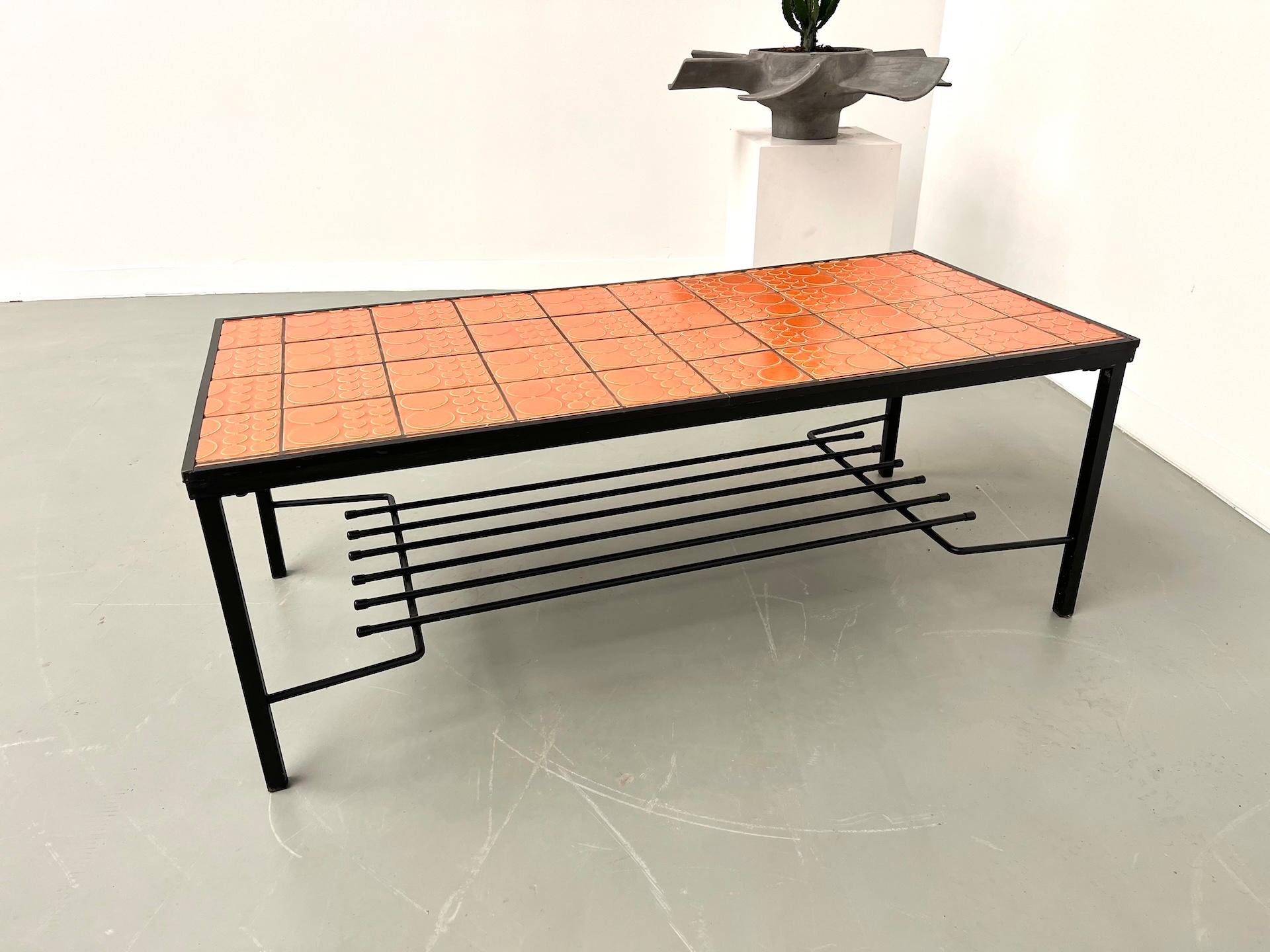Table basse moderniste française des années 70 en vente 9