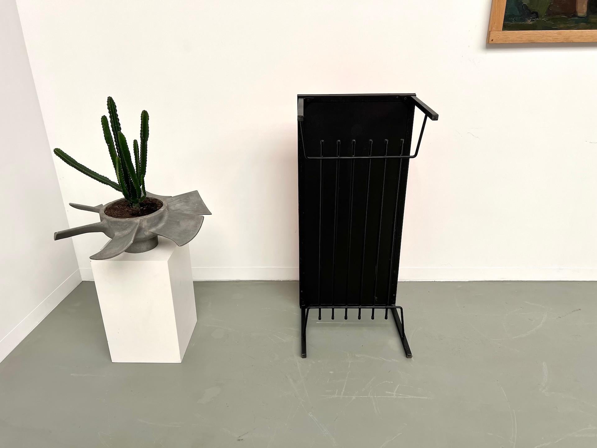Table basse moderniste française des années 70 en vente 10