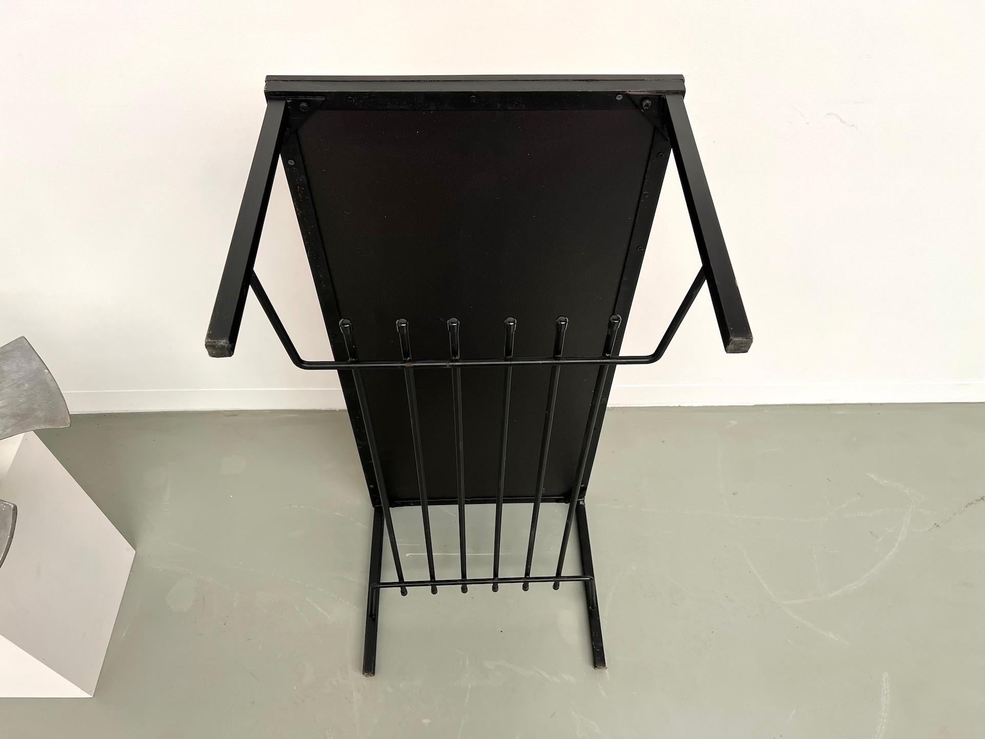 Table basse moderniste française des années 70 en vente 11