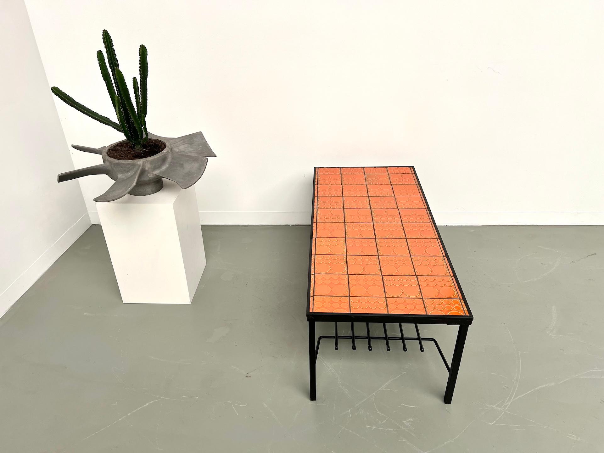 Table basse moderniste française des années 70 en vente 12