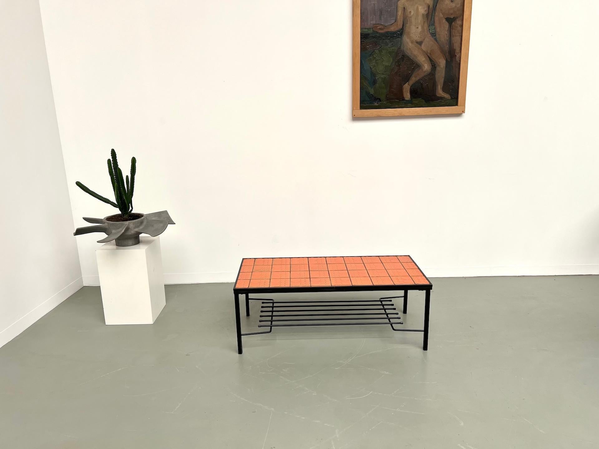 Européen Table basse moderniste française des années 70 en vente