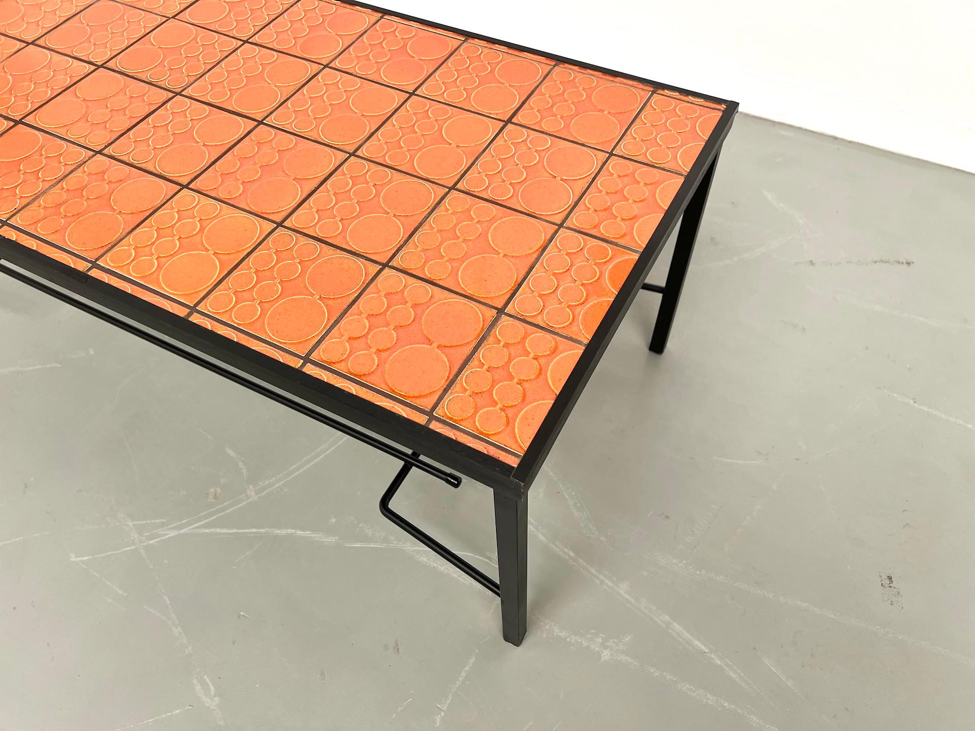 Table basse moderniste française des années 70 en vente 2