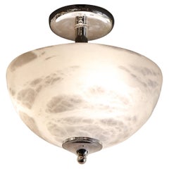 Lustre encastré de style moderniste français en albâtre bombé et chrome poli