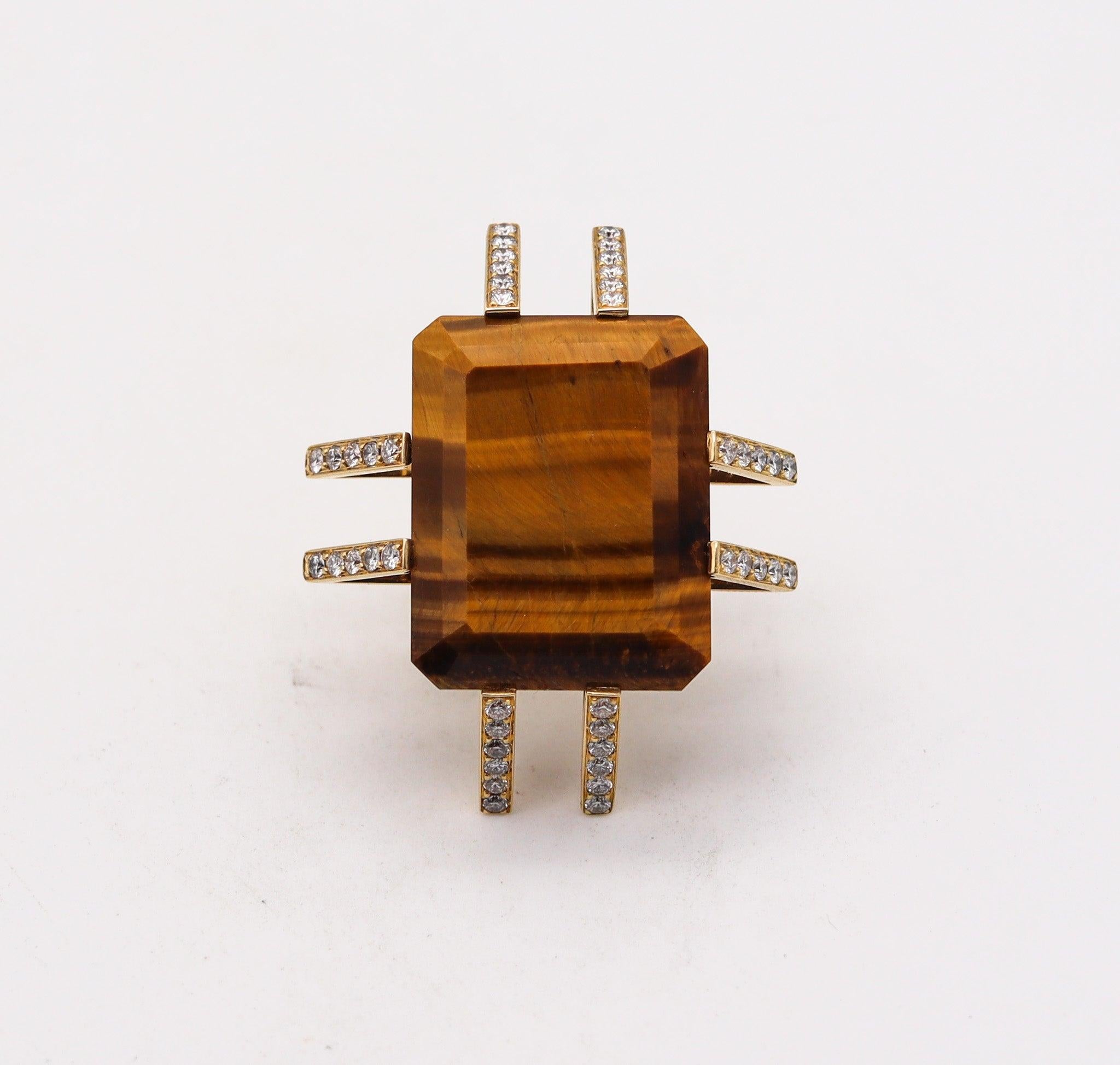 Donna Anello geometrico modernista francese in oro 18Kt con 52,40 carati di diamanti e occhio di tigre in vendita