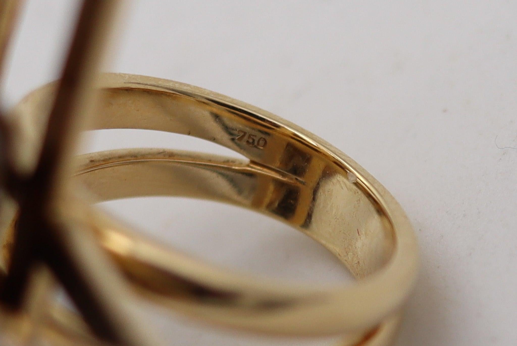 Anello geometrico modernista francese in oro 18Kt con 52,40 carati di diamanti e occhio di tigre in vendita 1