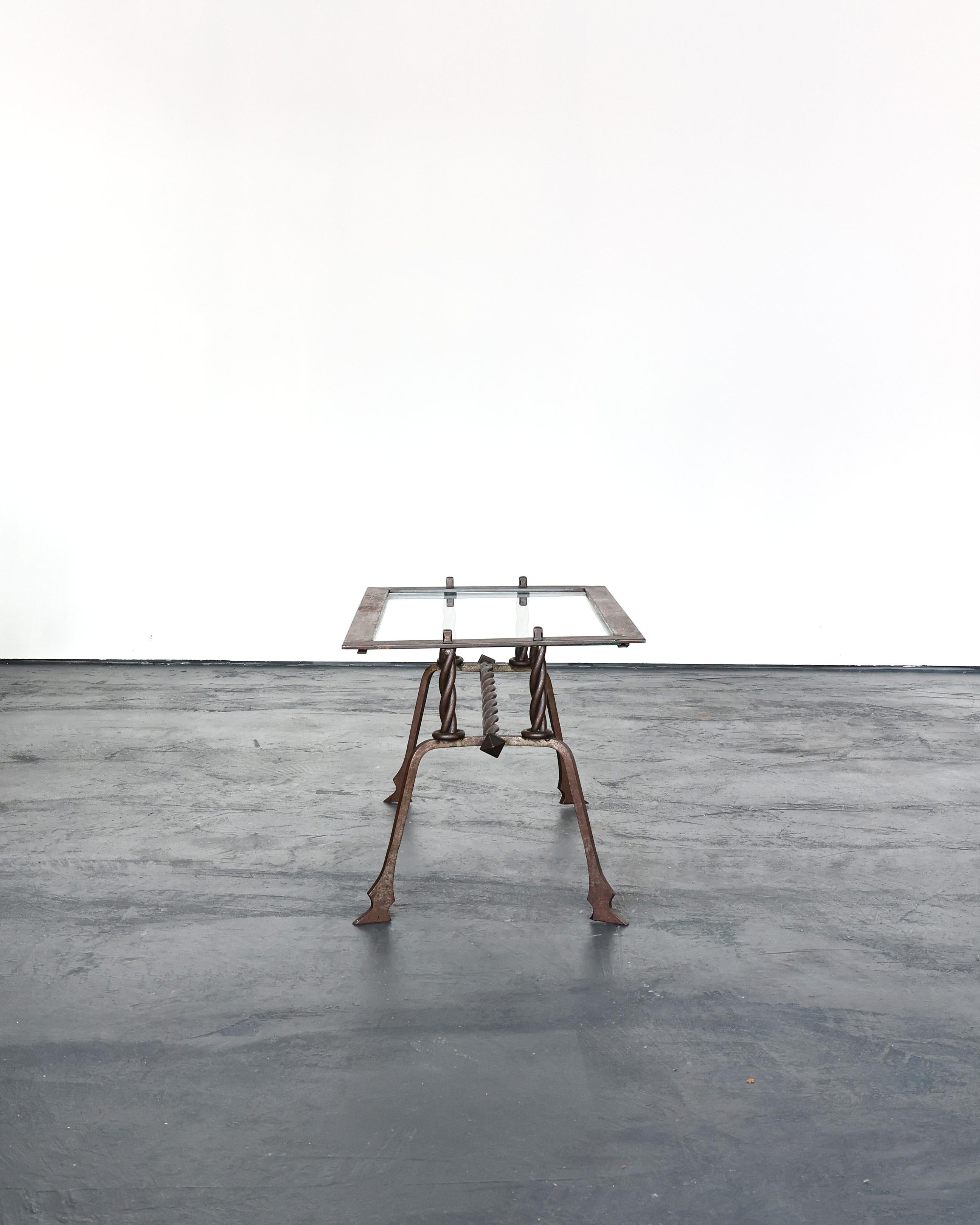 A C.1940s French forged iron & glass coffee table.

Simple modernist design.

W92 cm x D53 cm x H53 cm