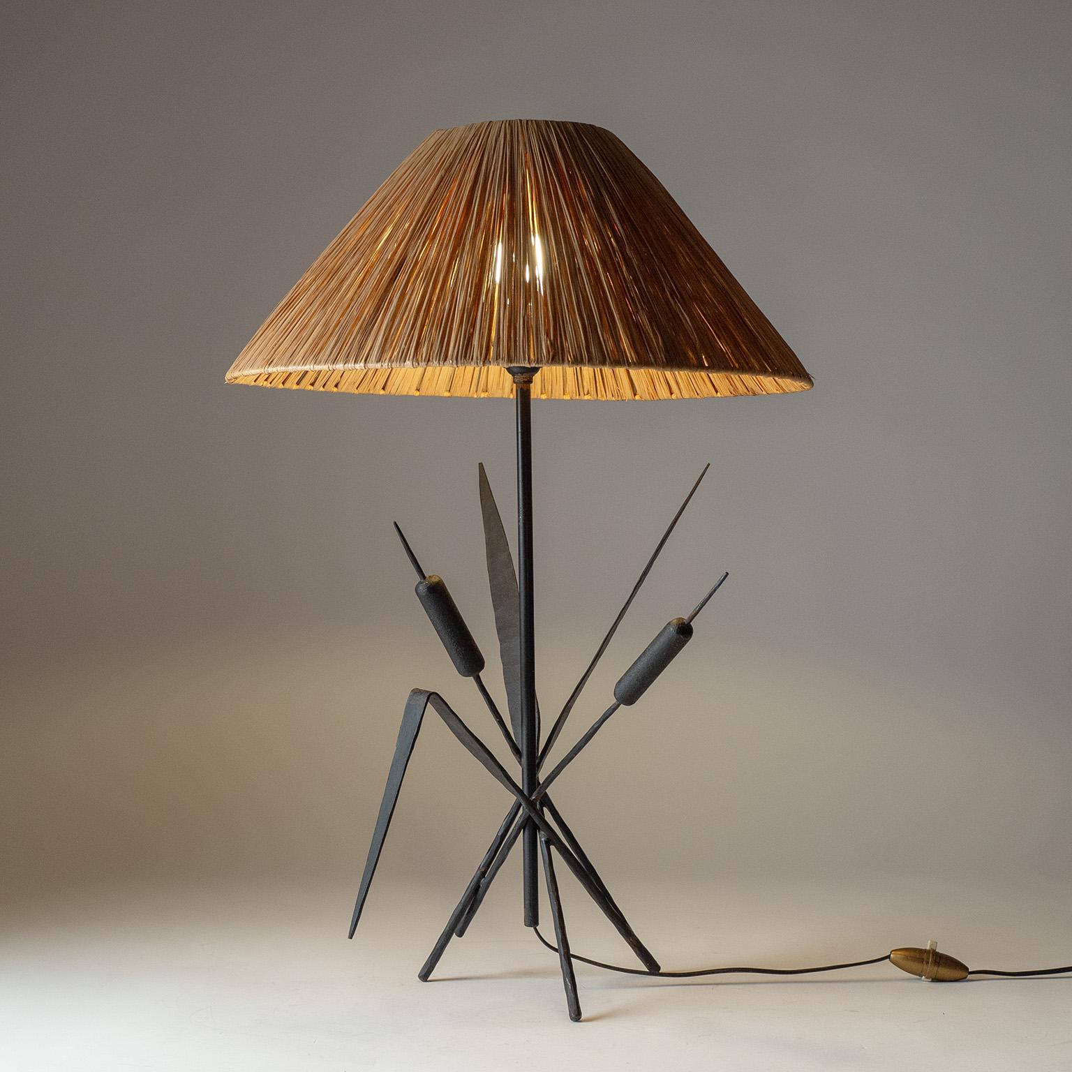 Französische modernistische Eisen-Tischlampe, 1960er Jahre im Angebot 1
