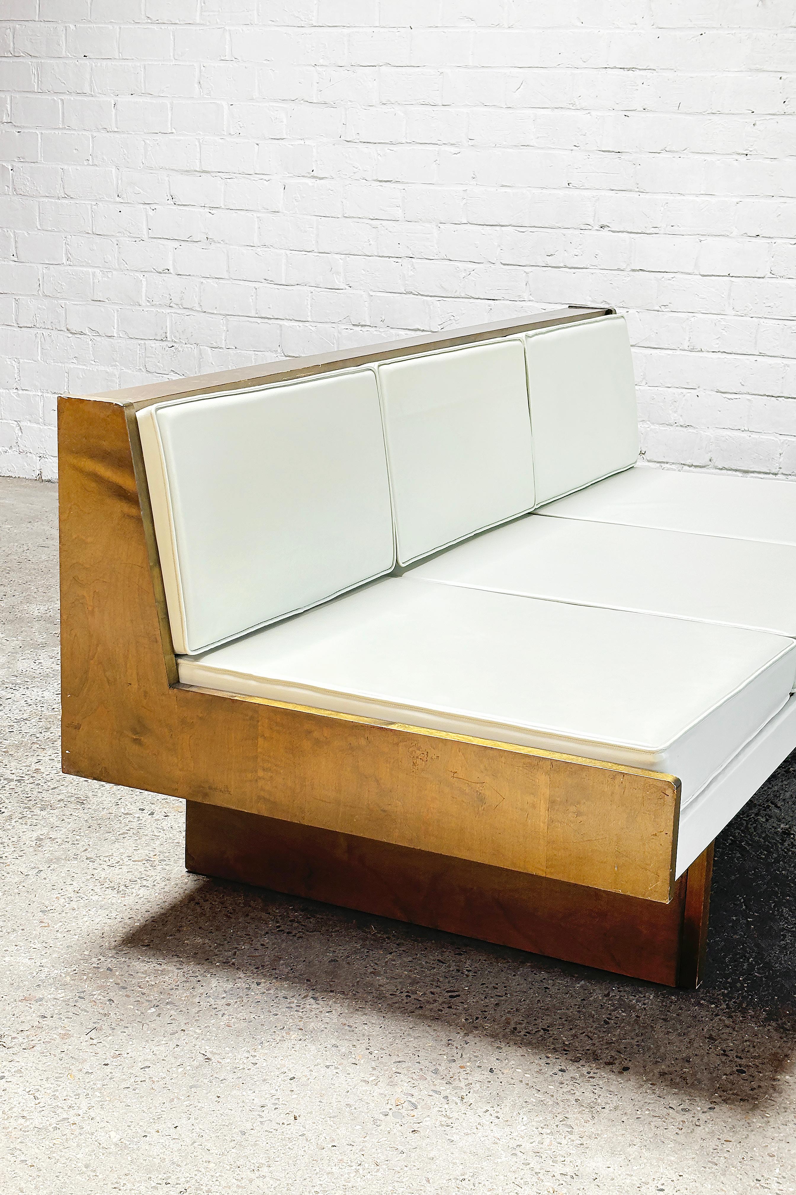 French Modernist Living Room Sofa Set In White Leather, 1950's For Sale 5