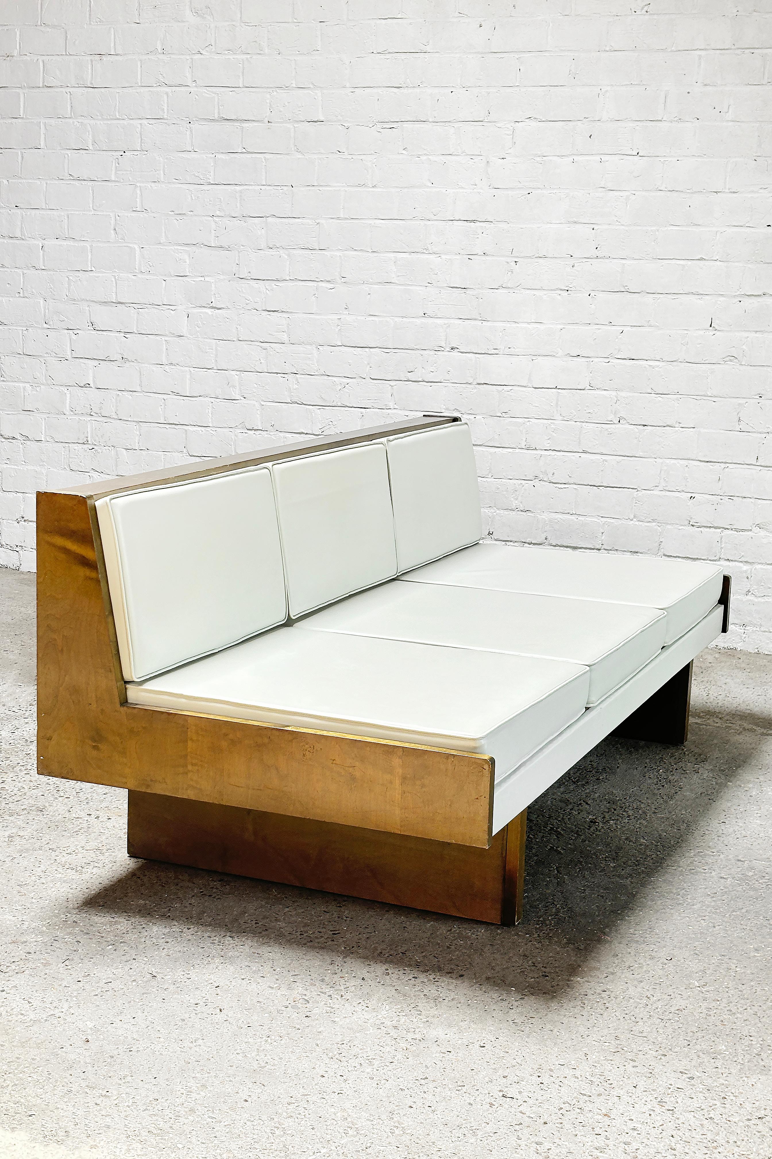 French Modernist Living Room Sofa Set In White Leather, 1950's For Sale 9